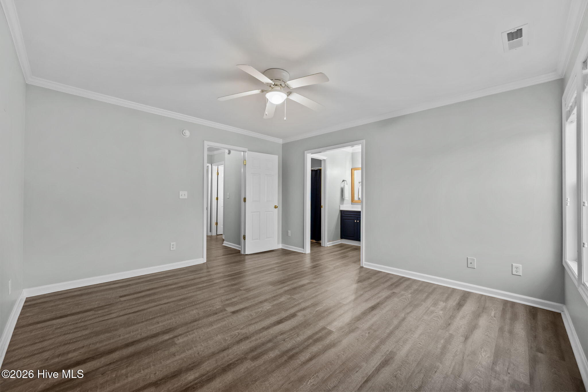 100556265 | Photo 18