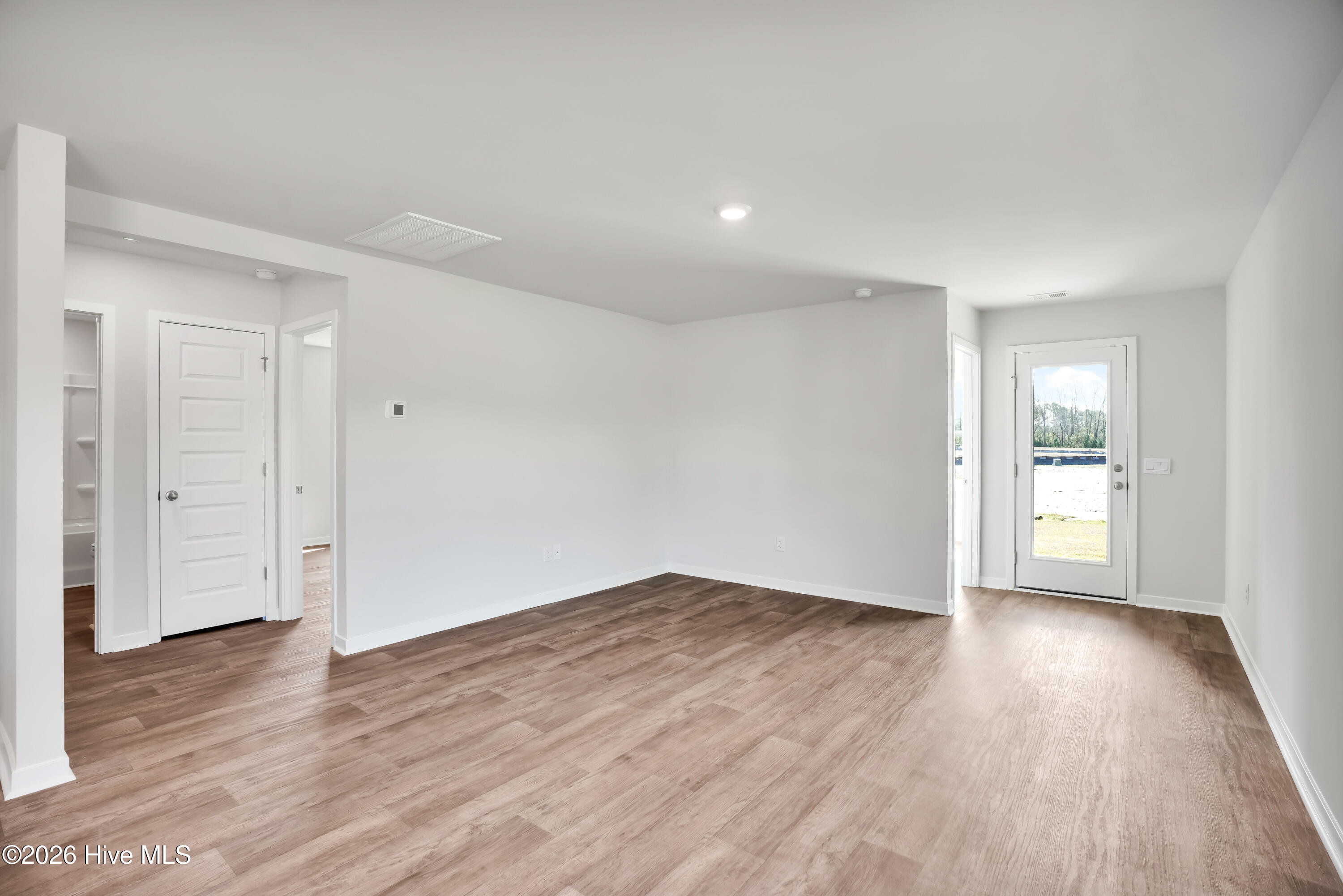 100545392 | Photo 13