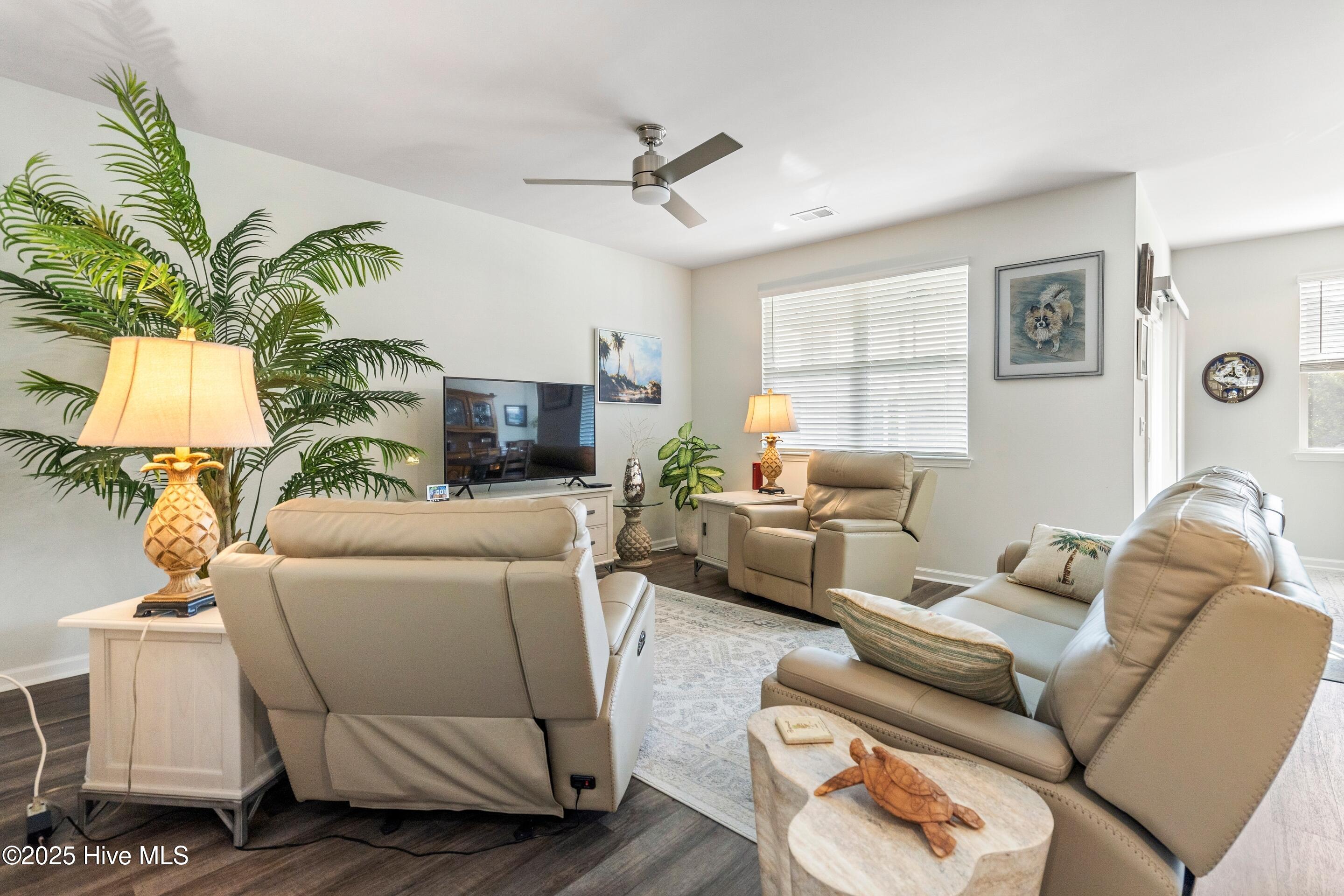 100531826 | Photo 30