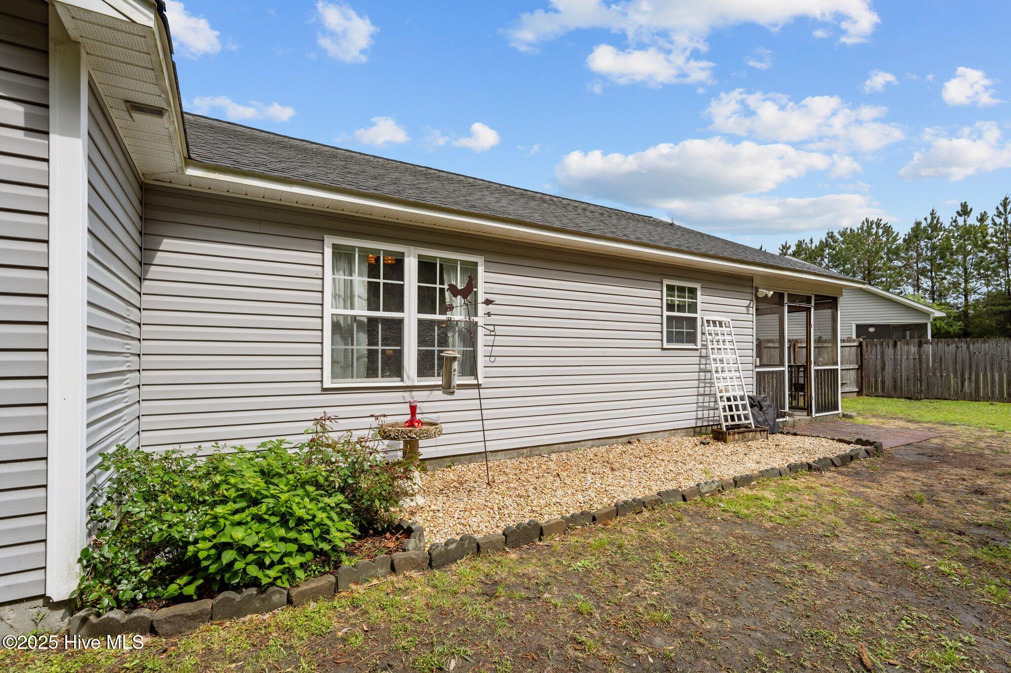 100557104 | Photo 15