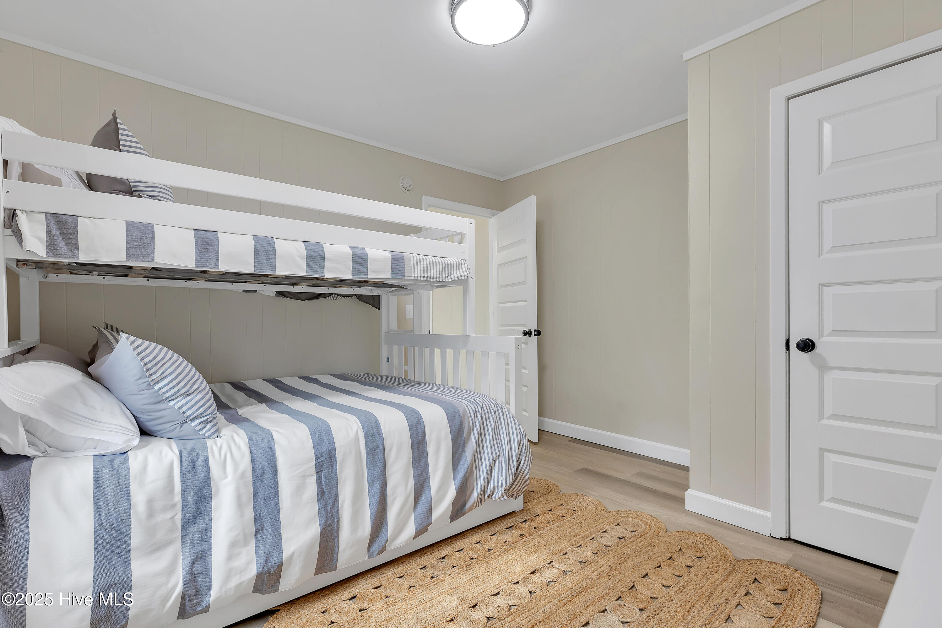 100540224 | Photo 14