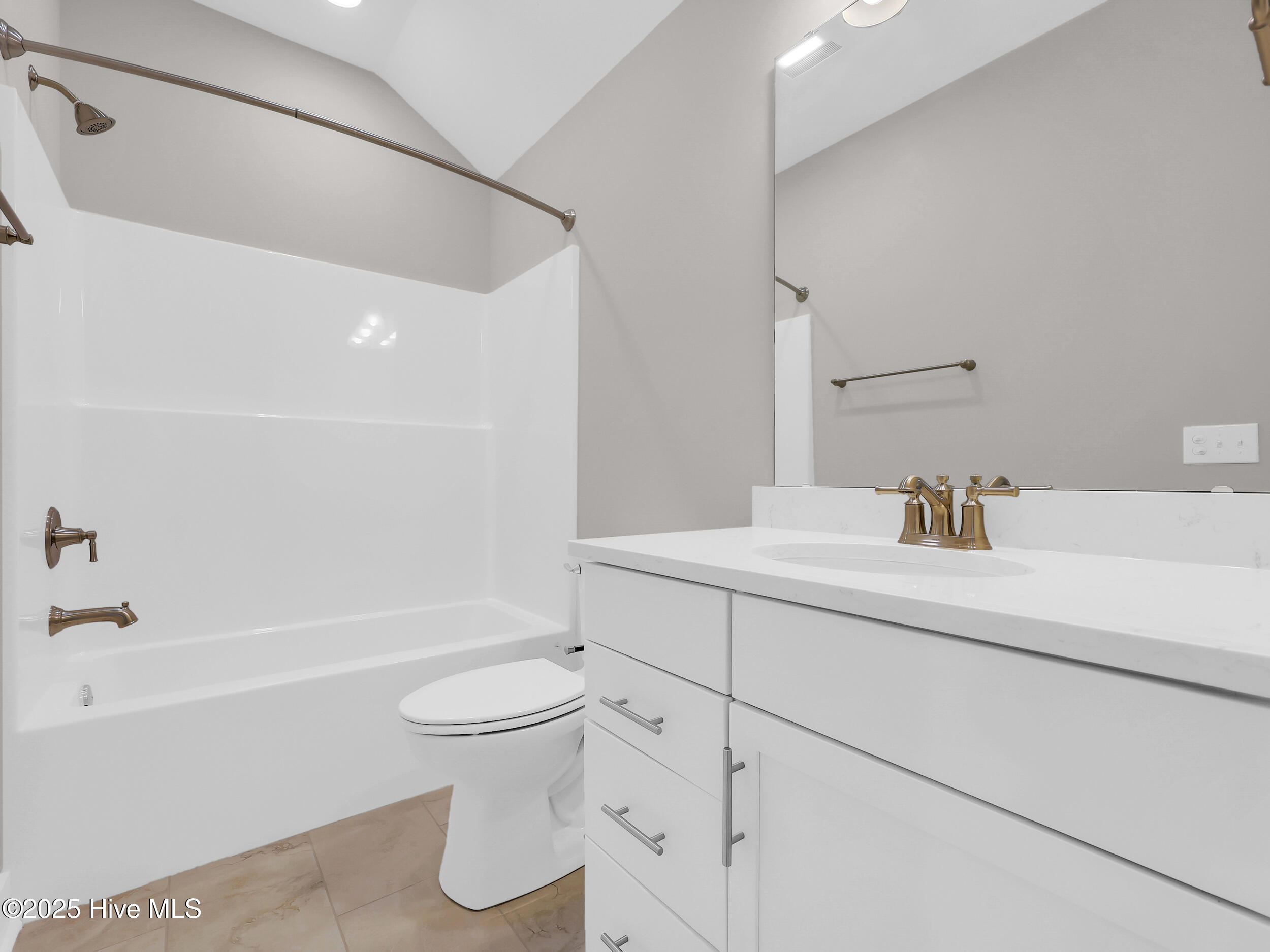 100533655 | Photo 33