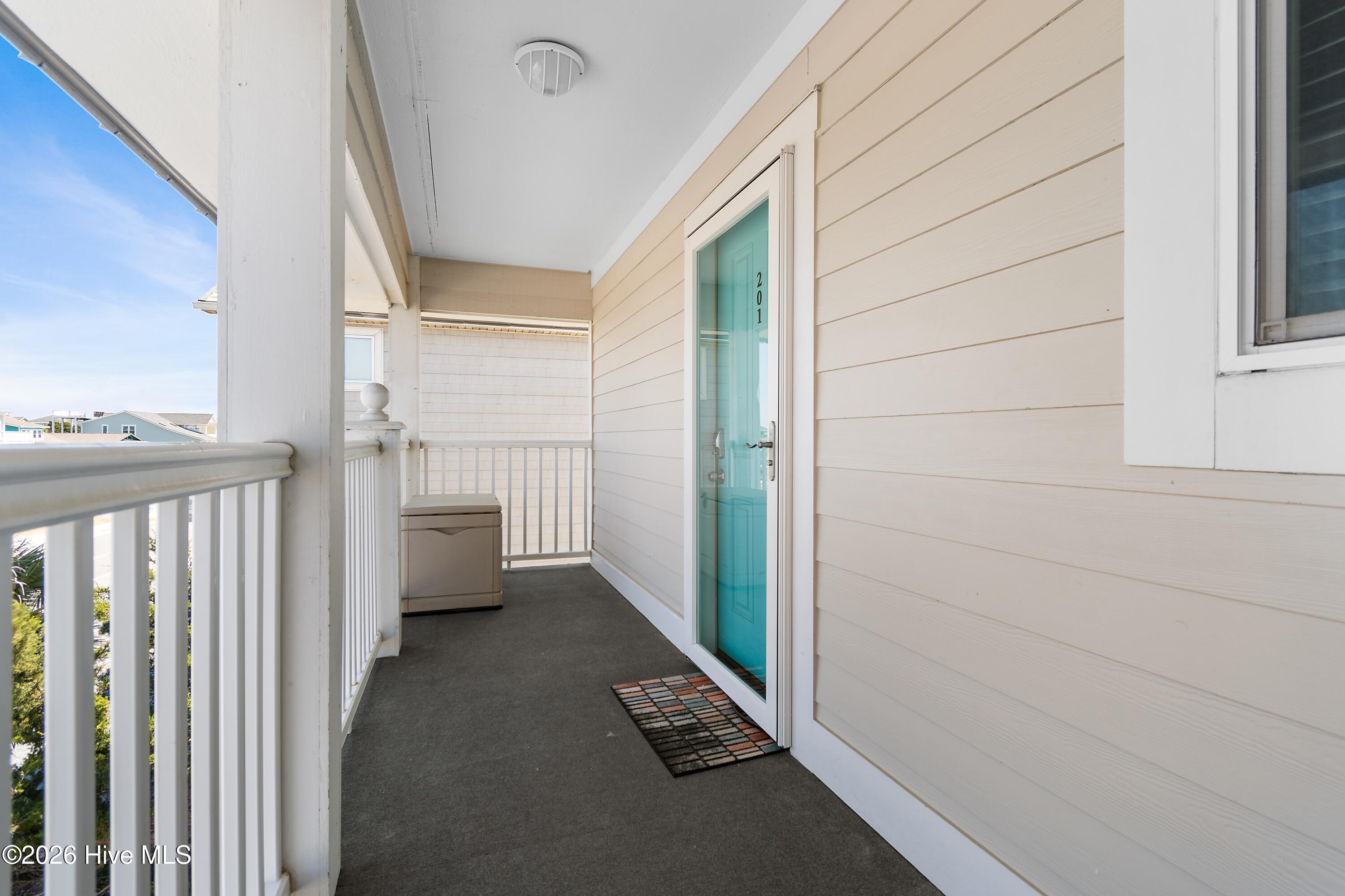 100568151 | Photo 10