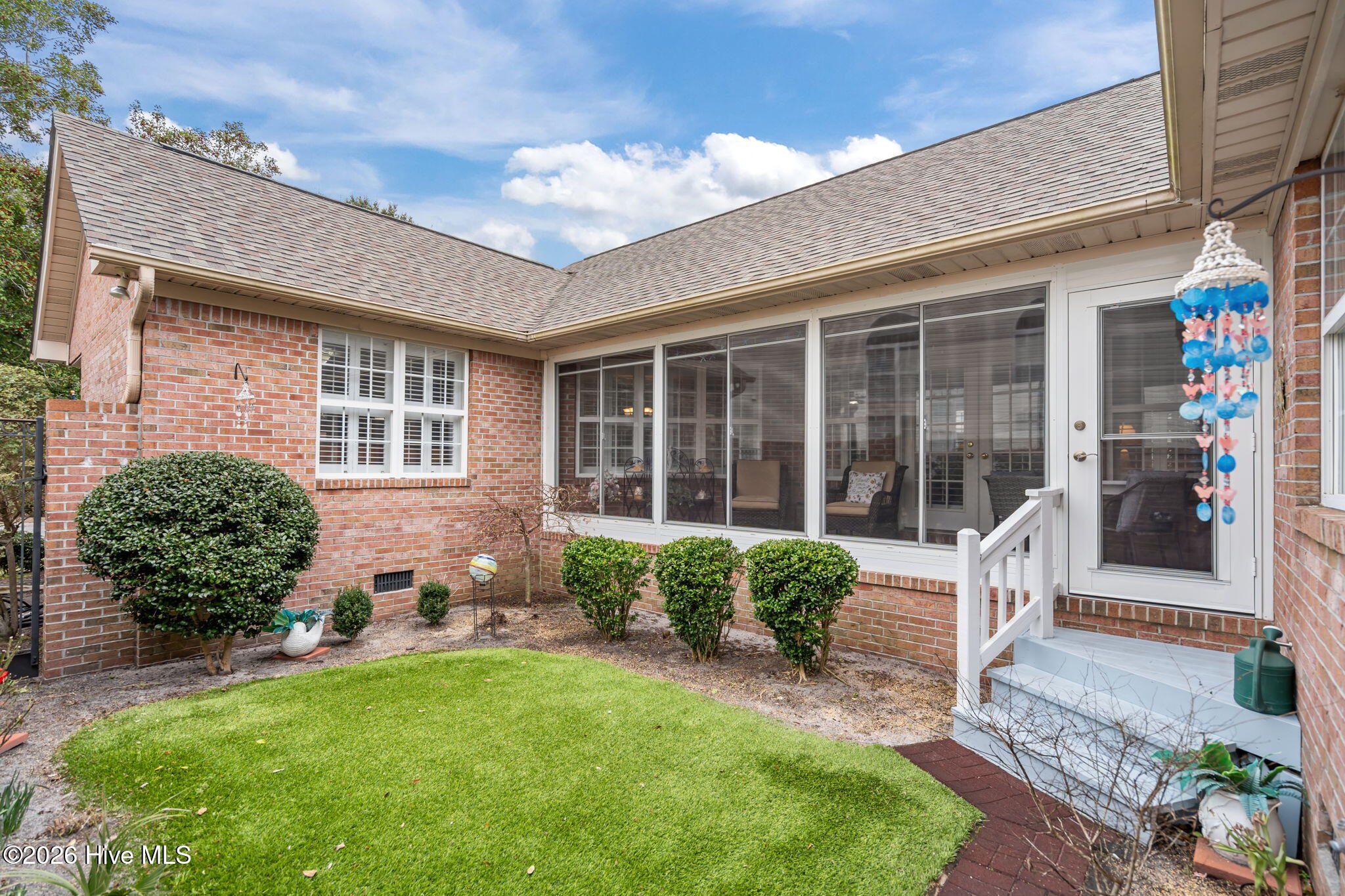 100557863 | Photo 45