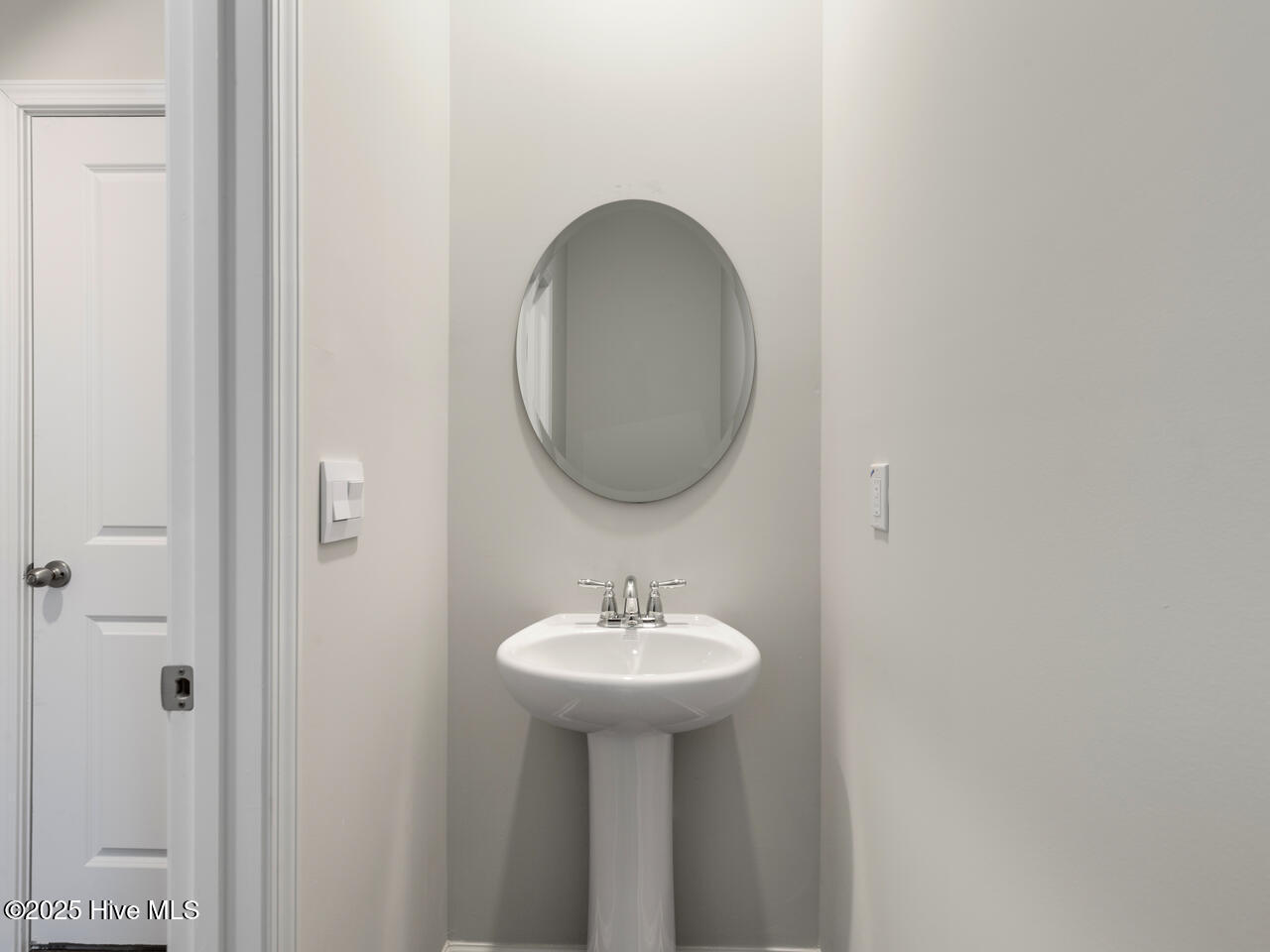 100569239 | Photo 24