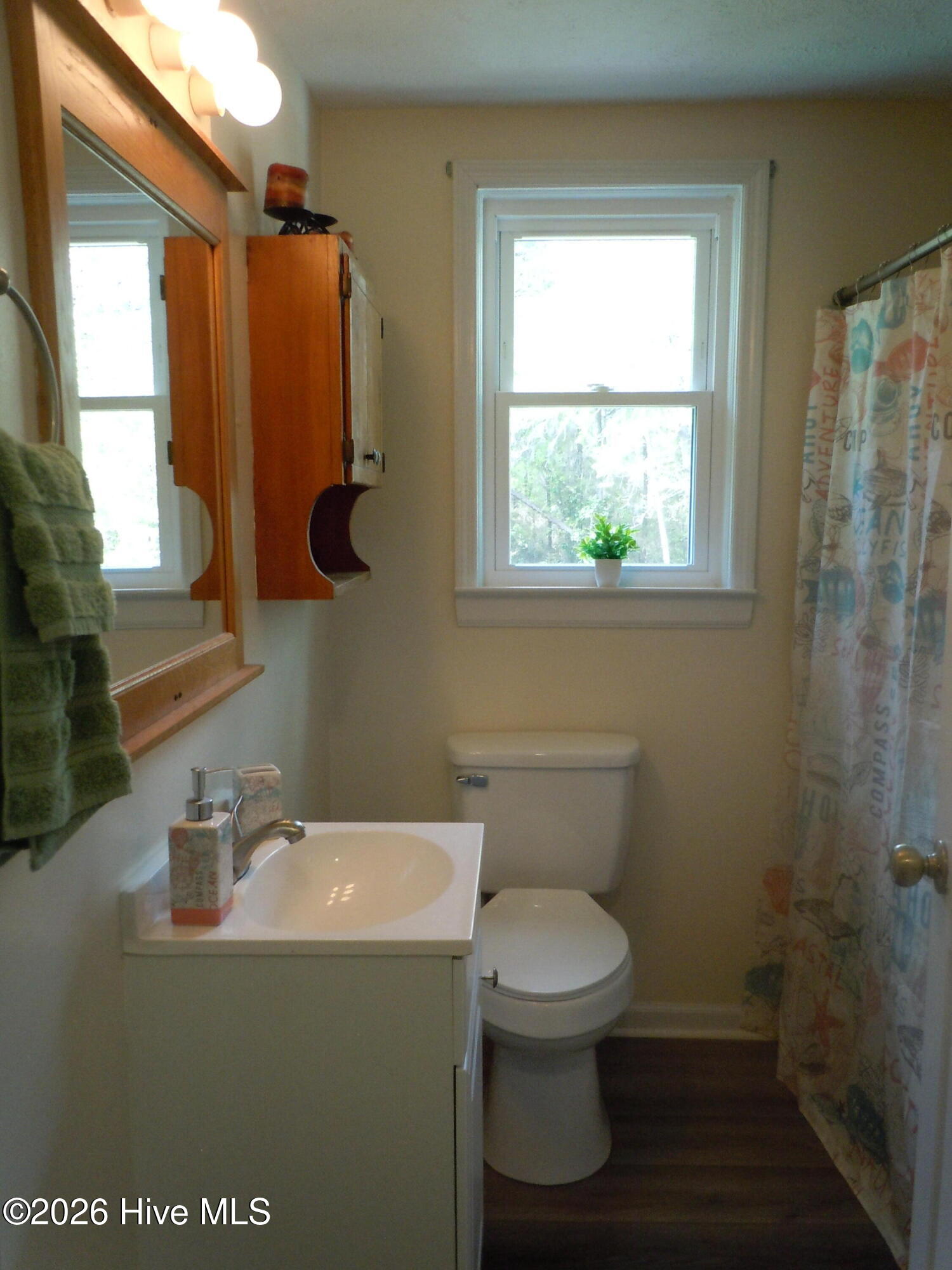 100565129 | Photo 44