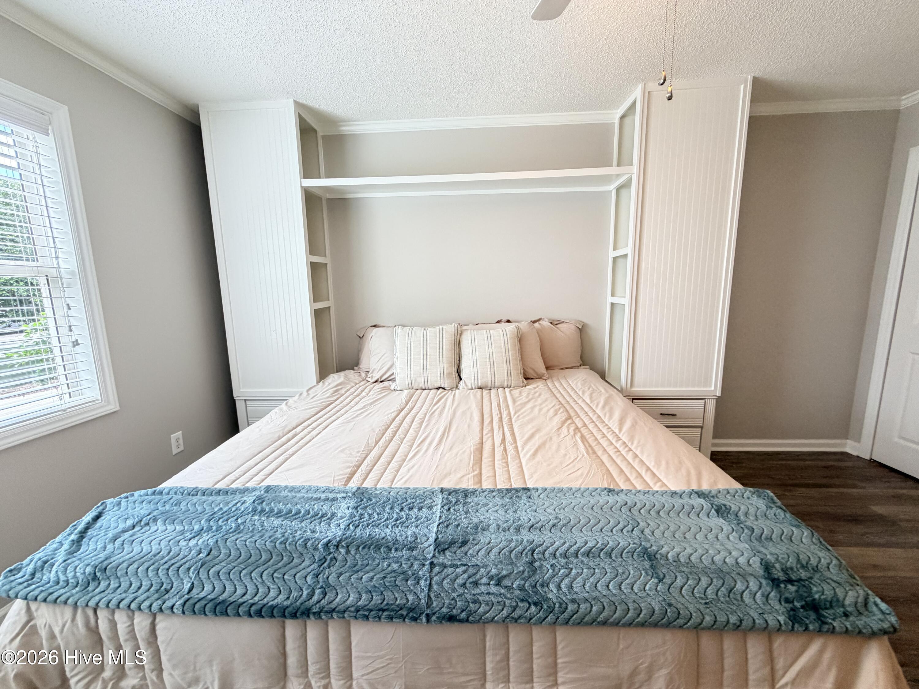 lock out suite - King bed