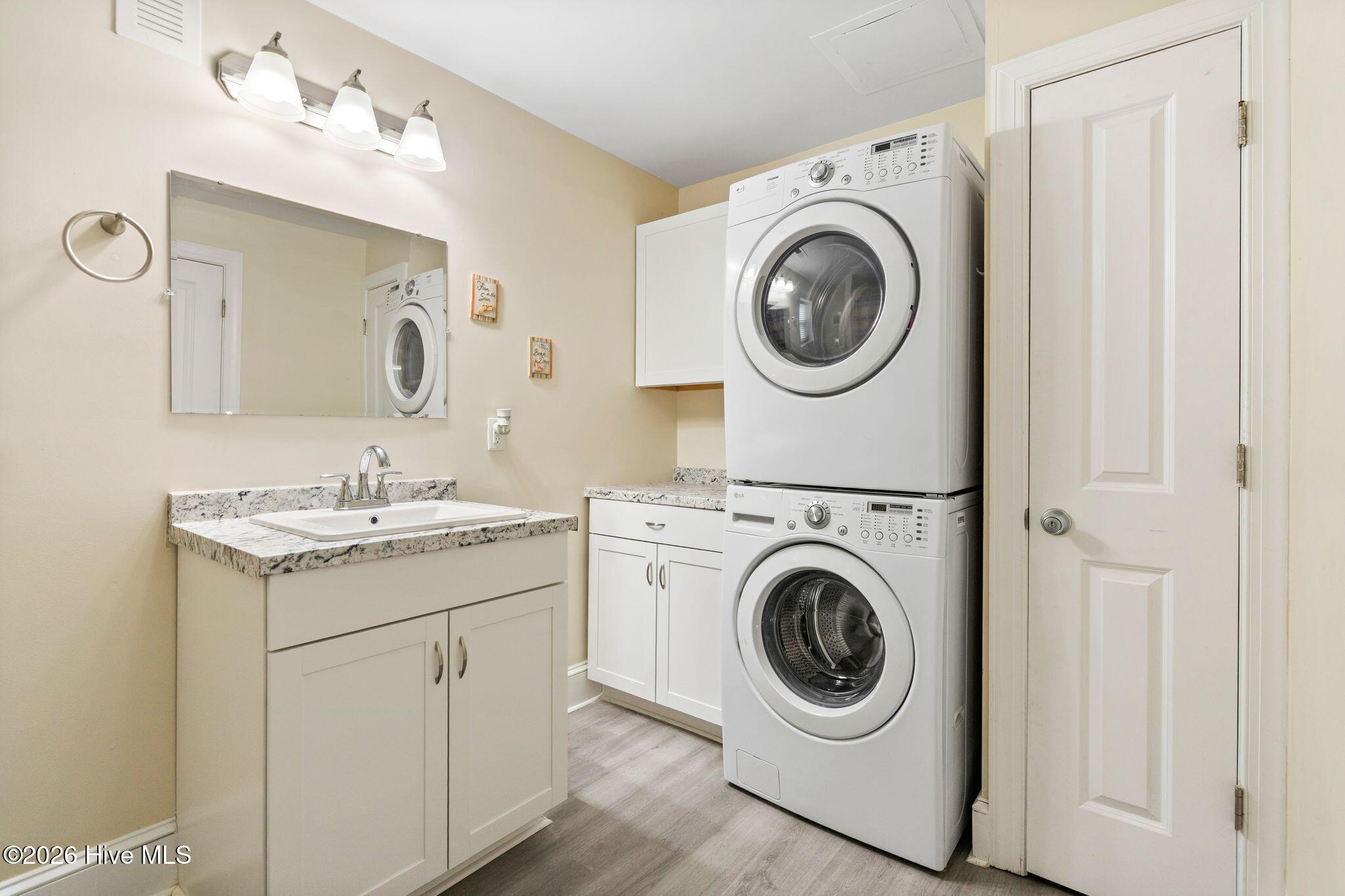 100561242 | Photo 40