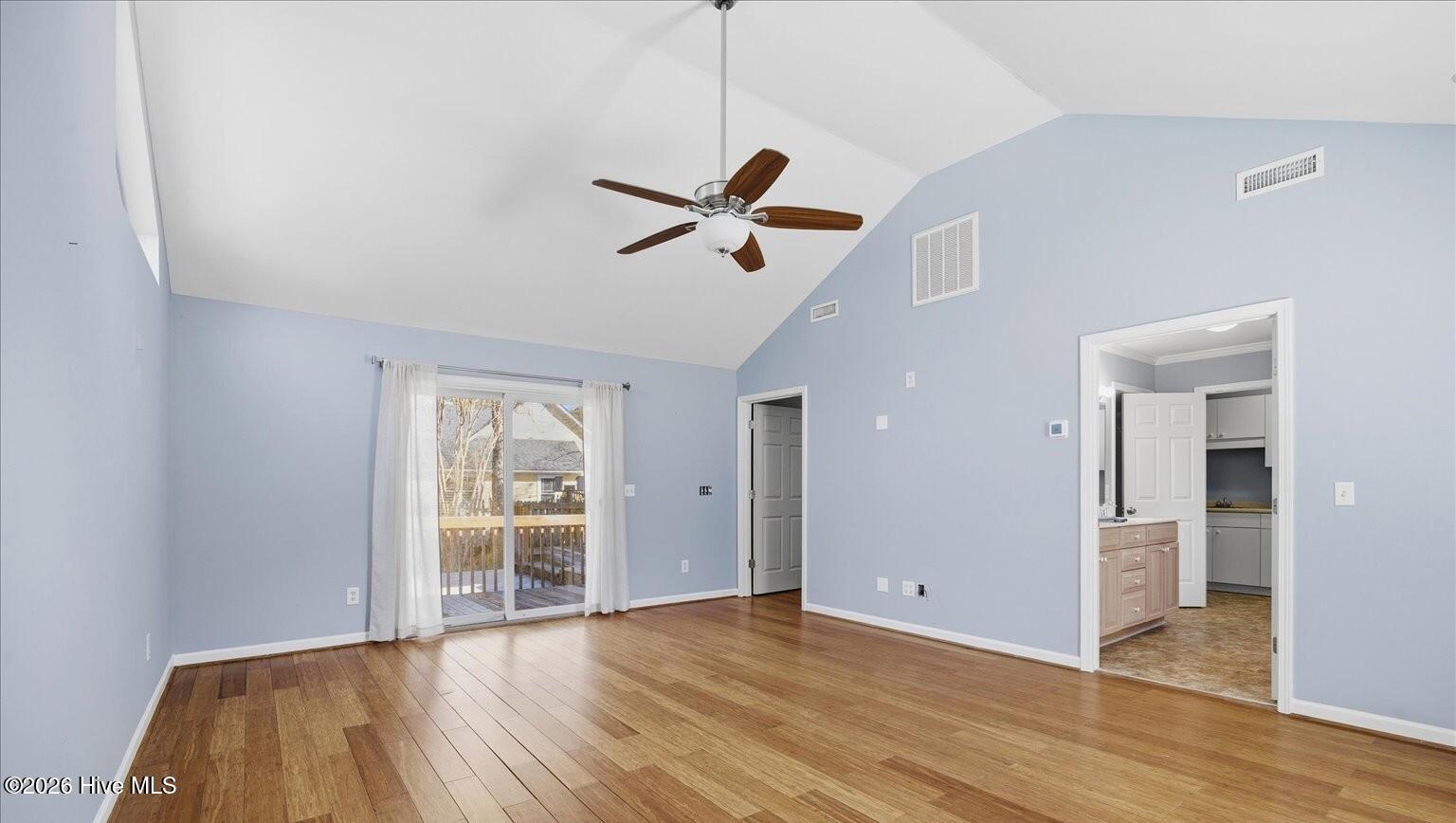 100554037 | Photo 12