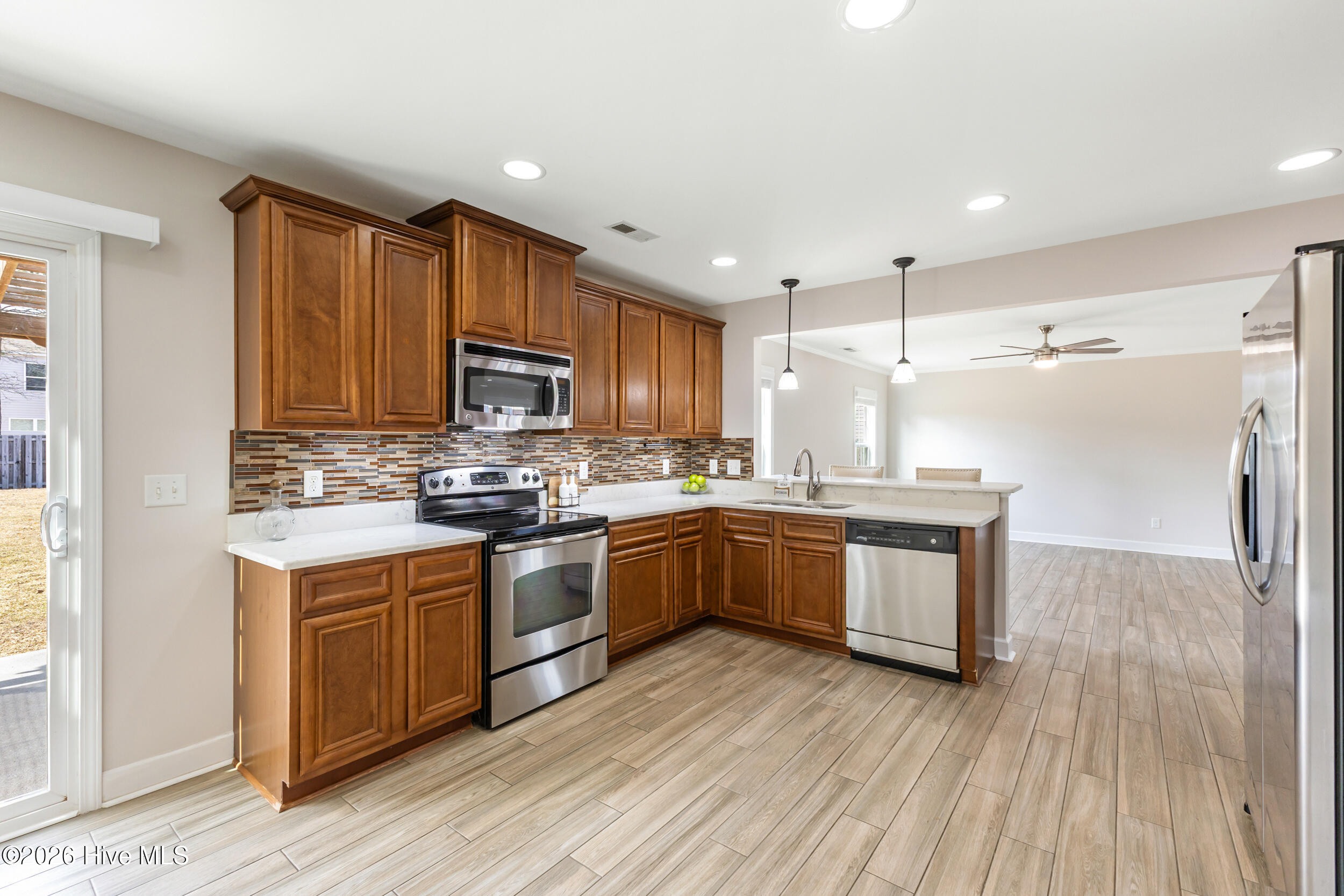 100557020 | Photo 12