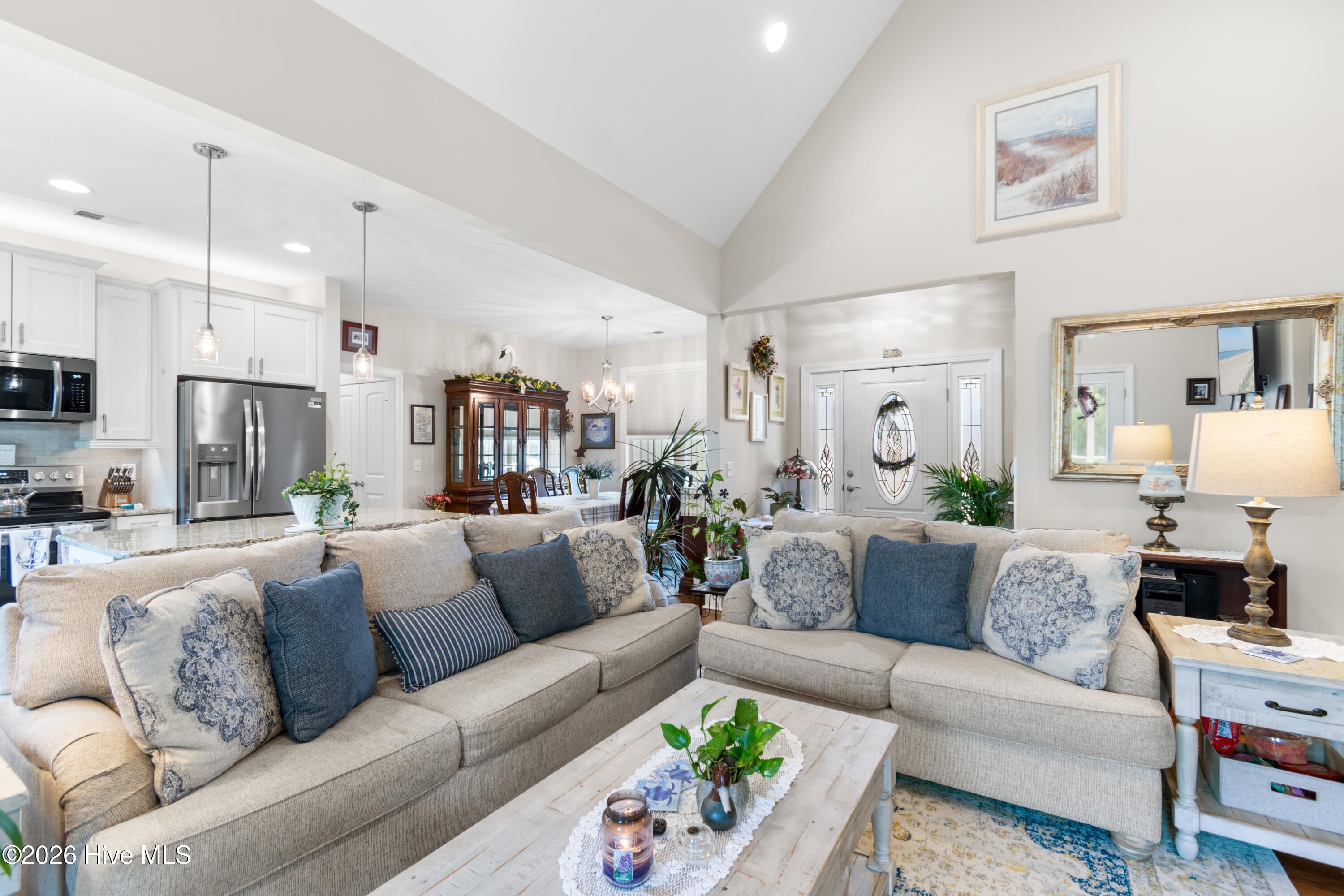 100548806 | Photo 14