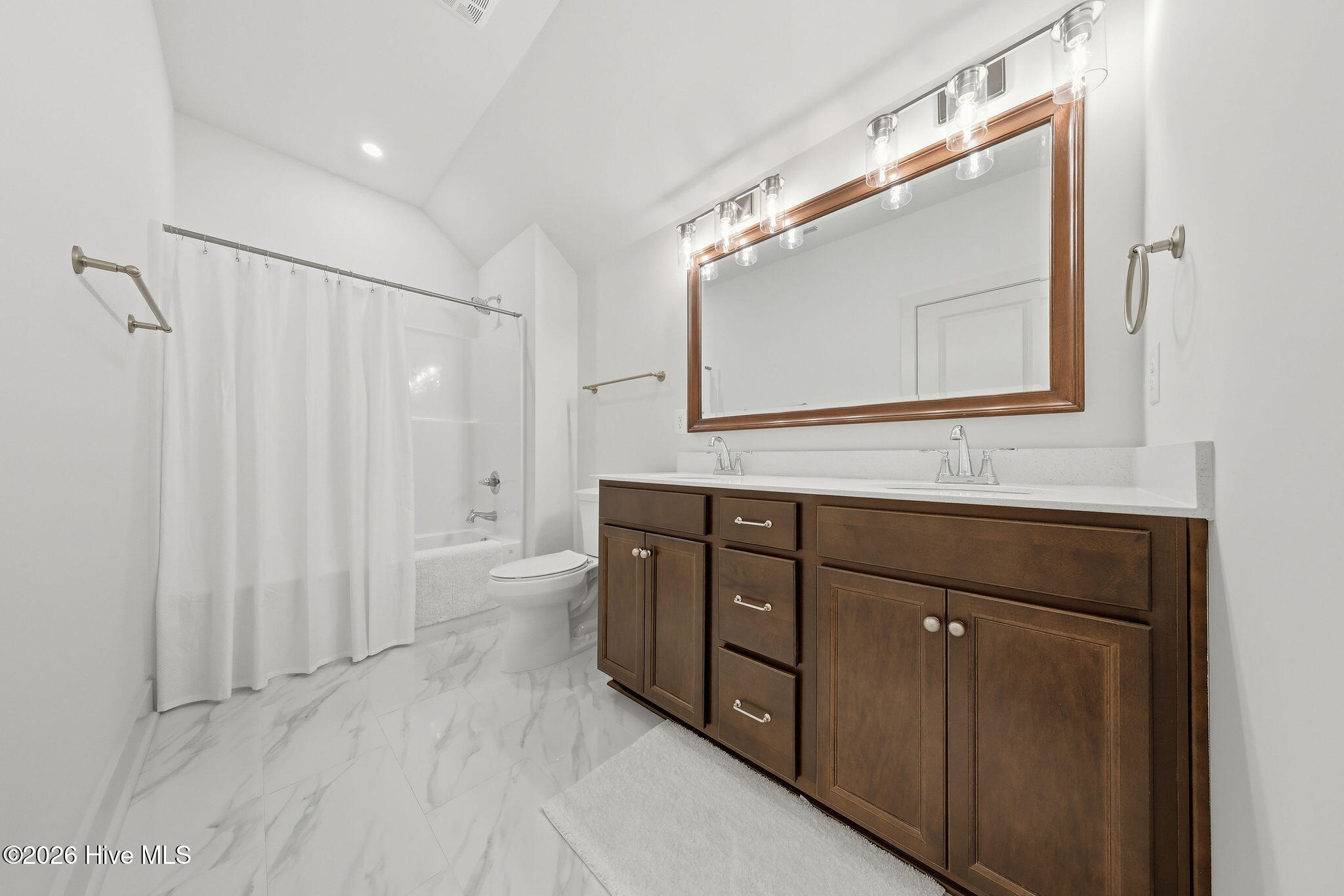 100567924 | Photo 39