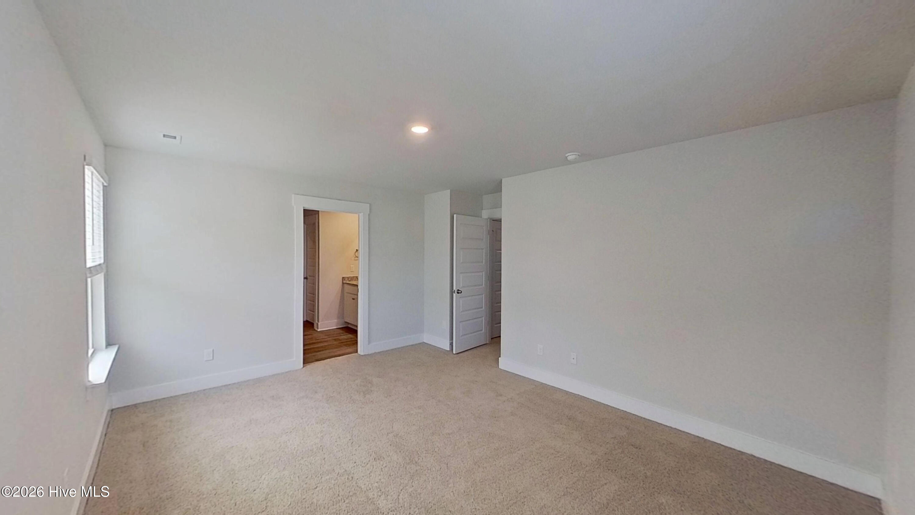 100553960 | Photo 11