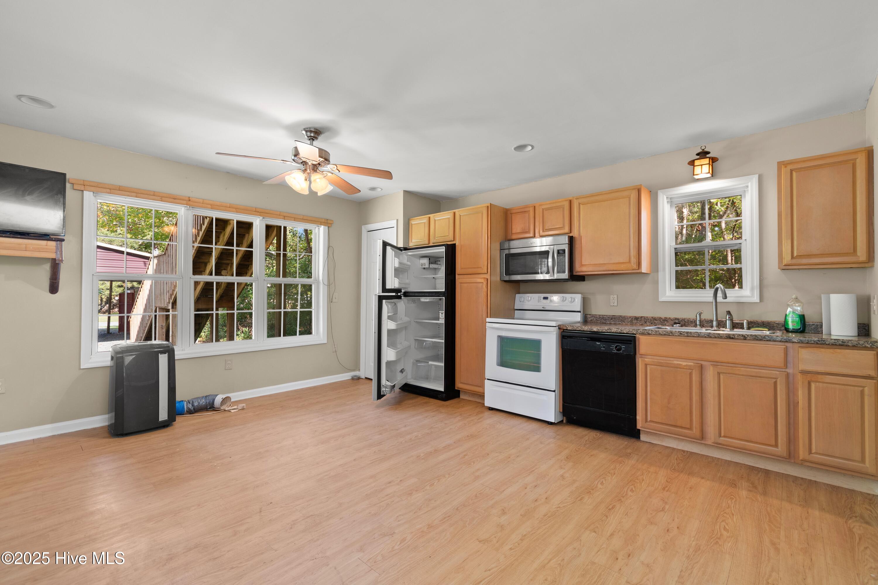 100518608 | Photo 27