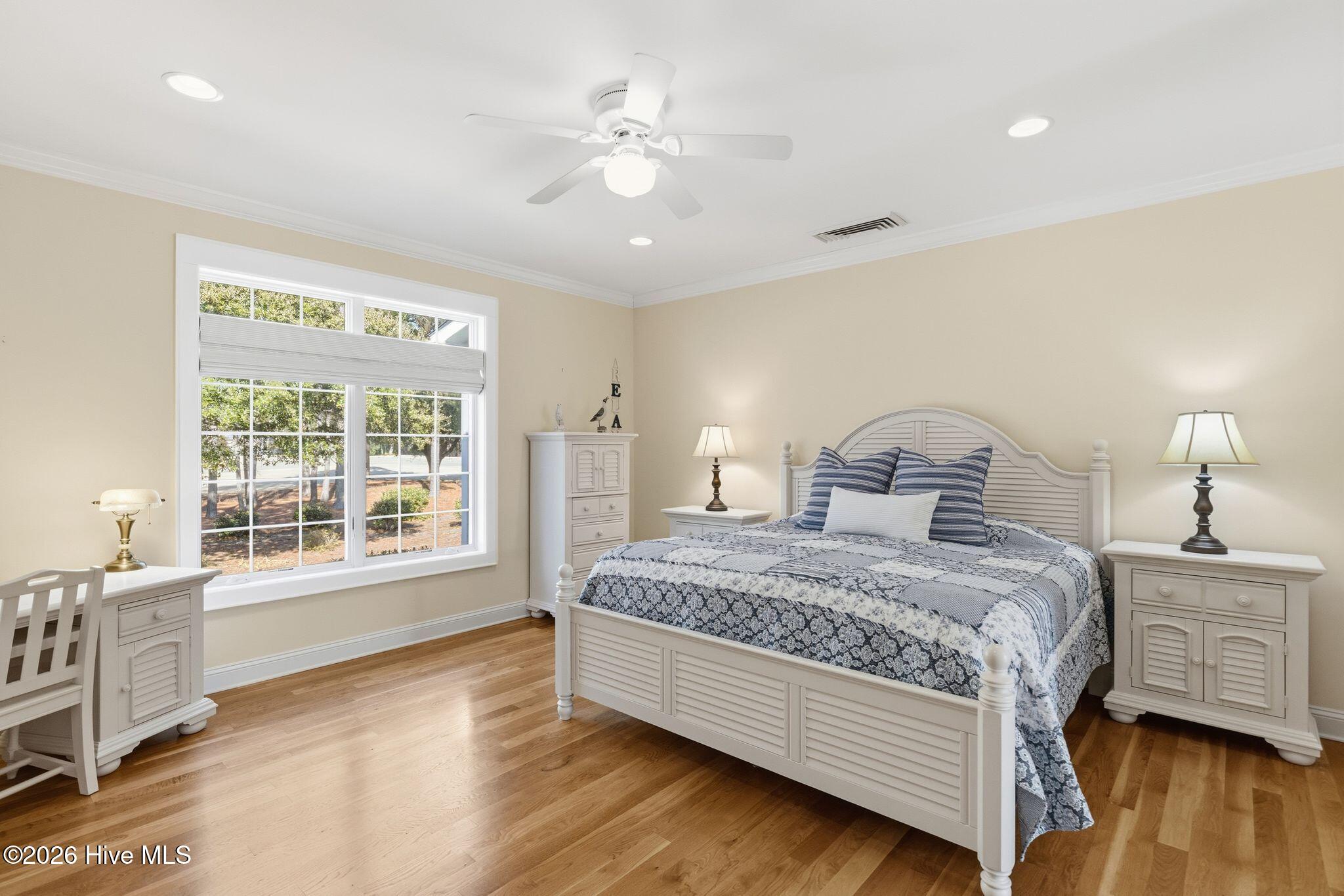 100553774 | Photo 36