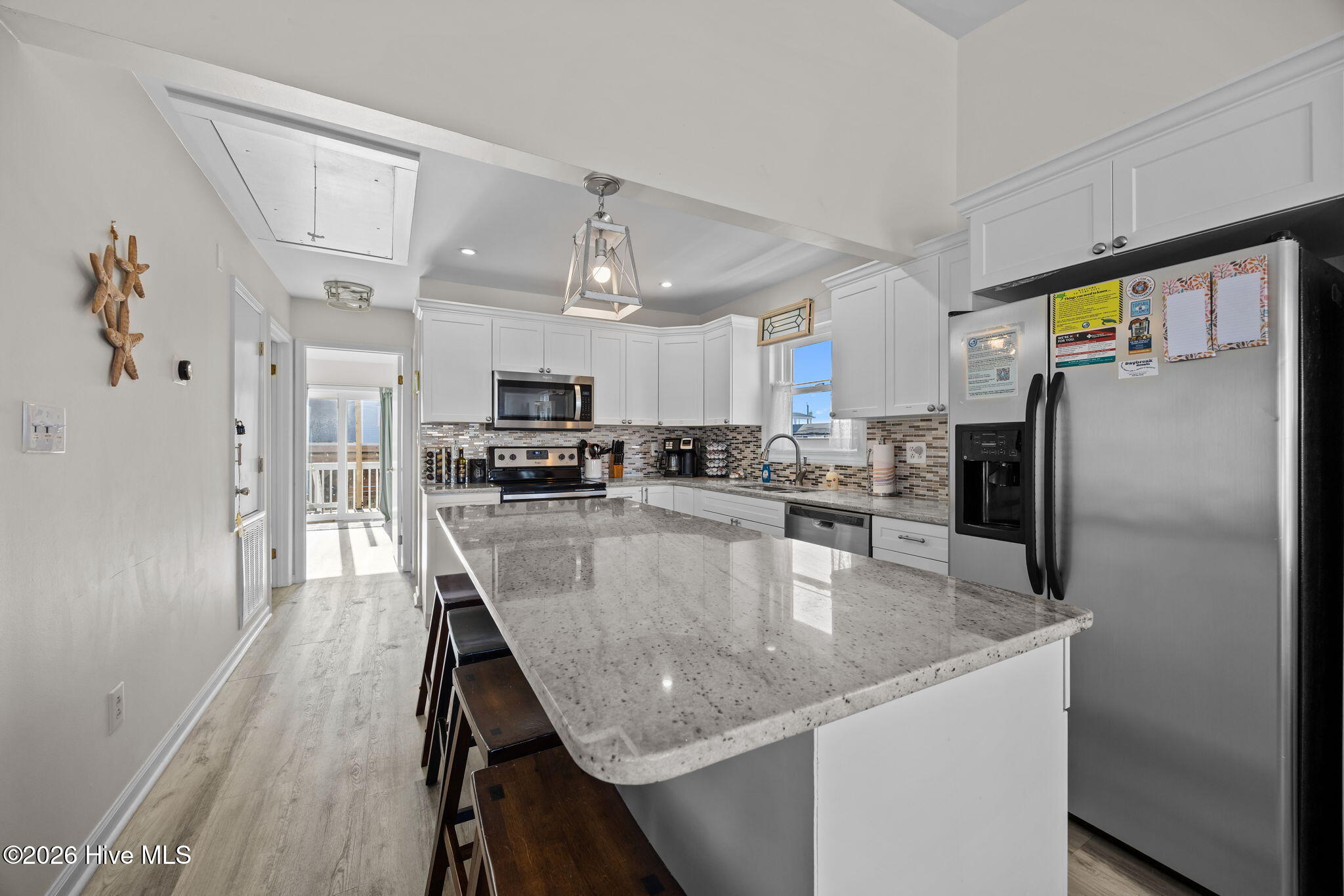 100552001 | Photo 27