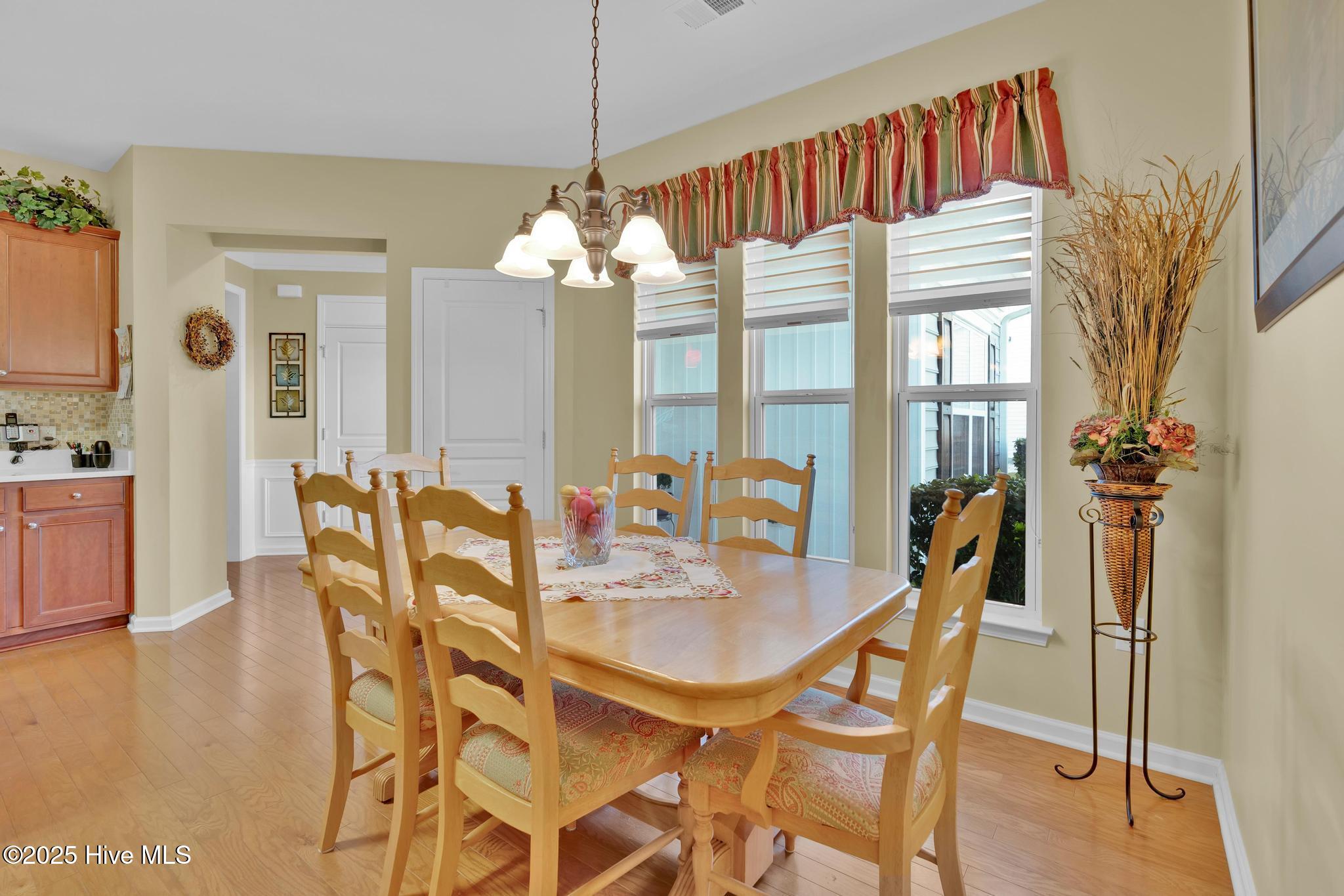 100540290 | Photo 14