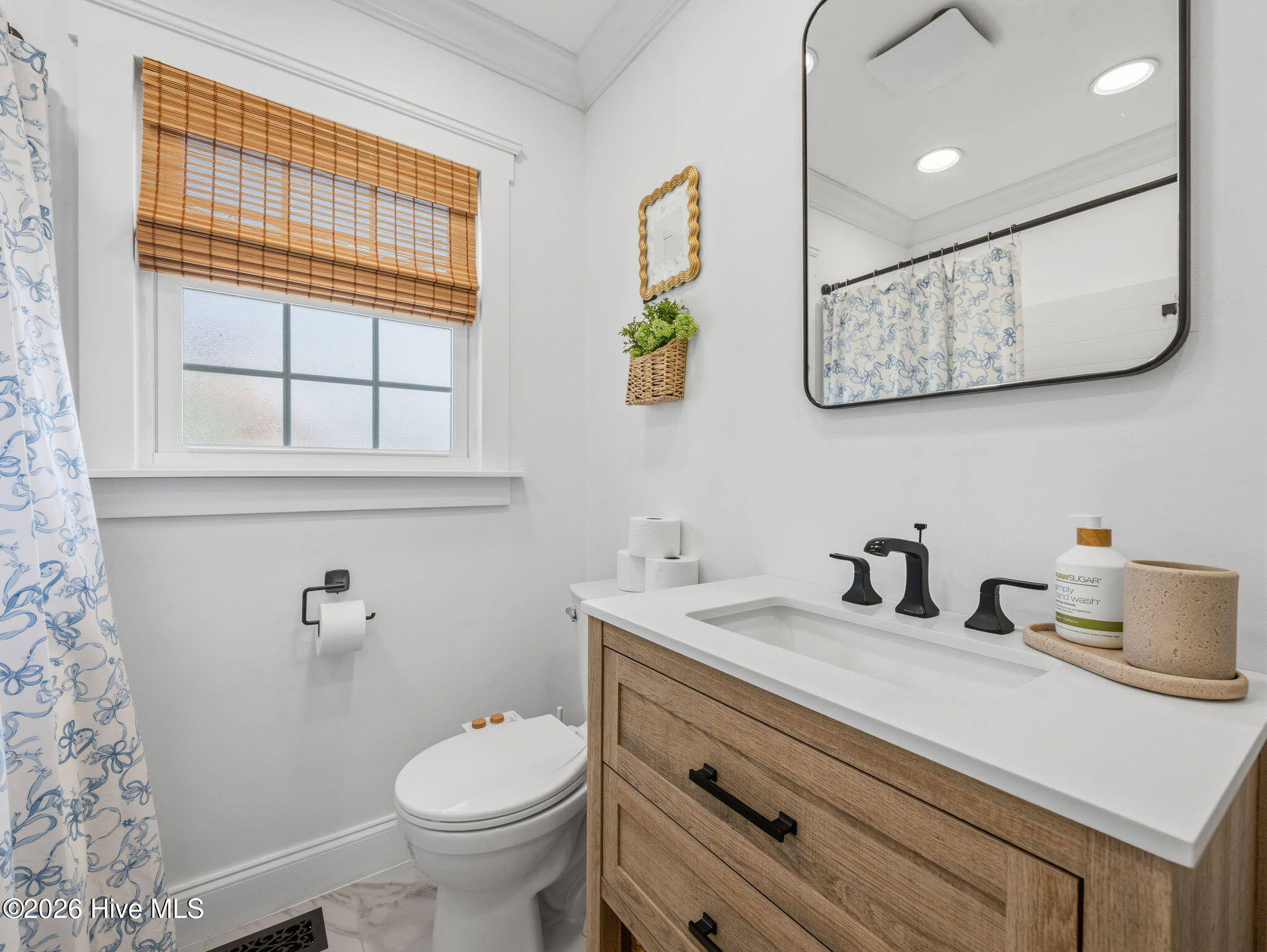 100564380 | Photo 19