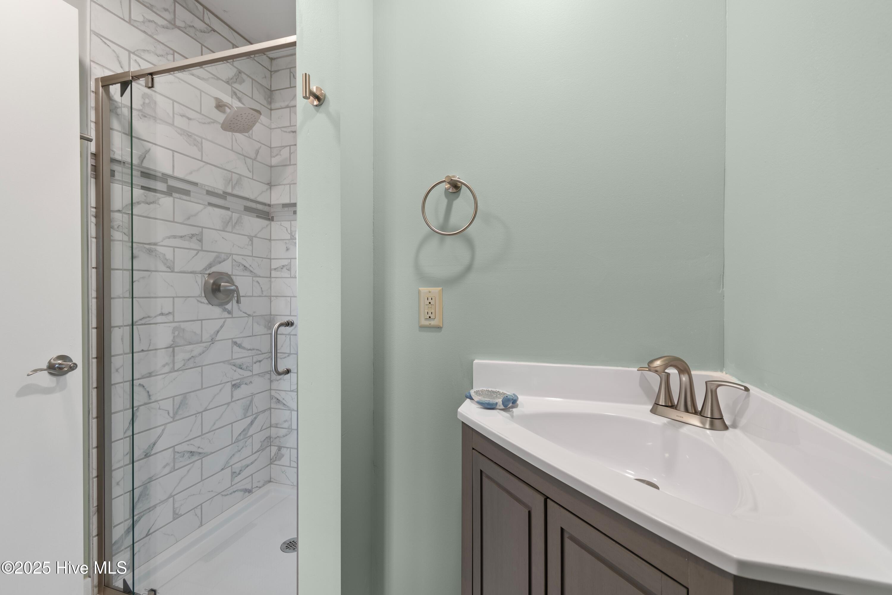 100494024 | Photo 37