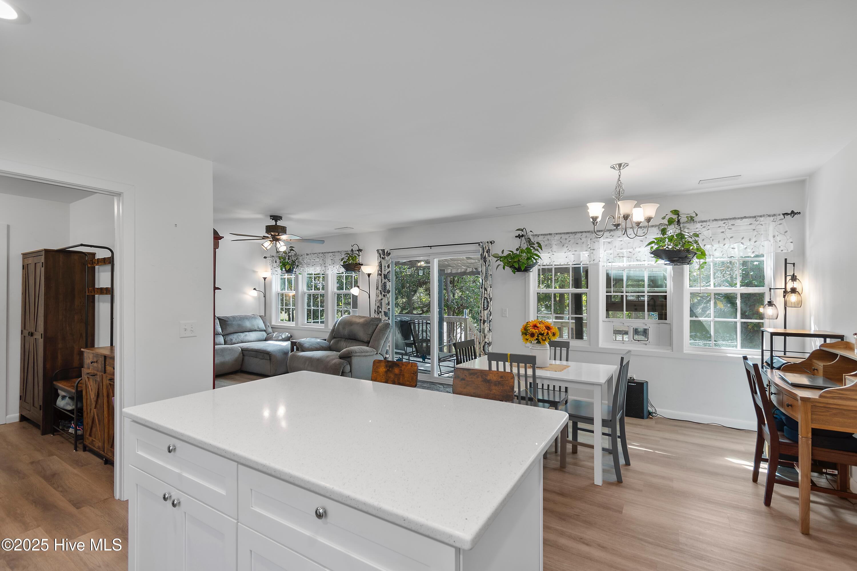 100532818 | Photo 10