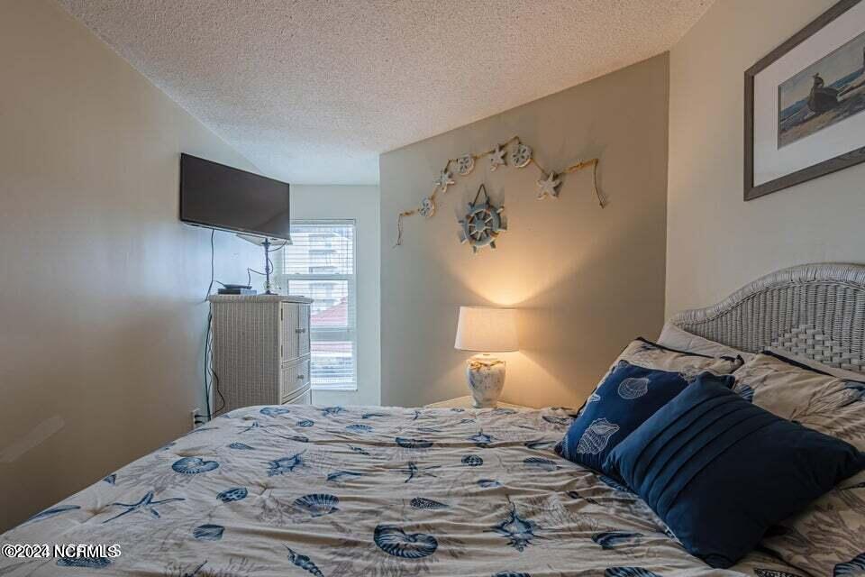 100426007 | Photo 24