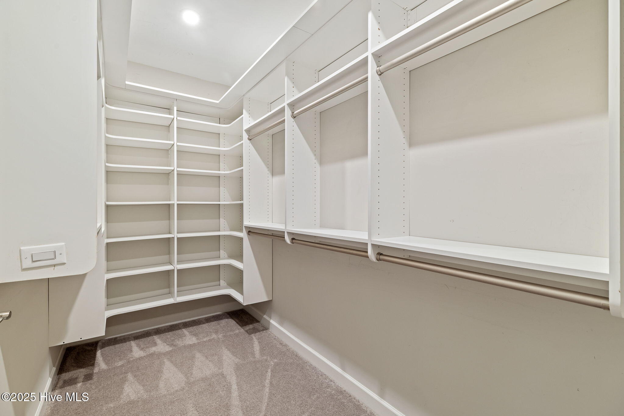 100534231 | Photo 36