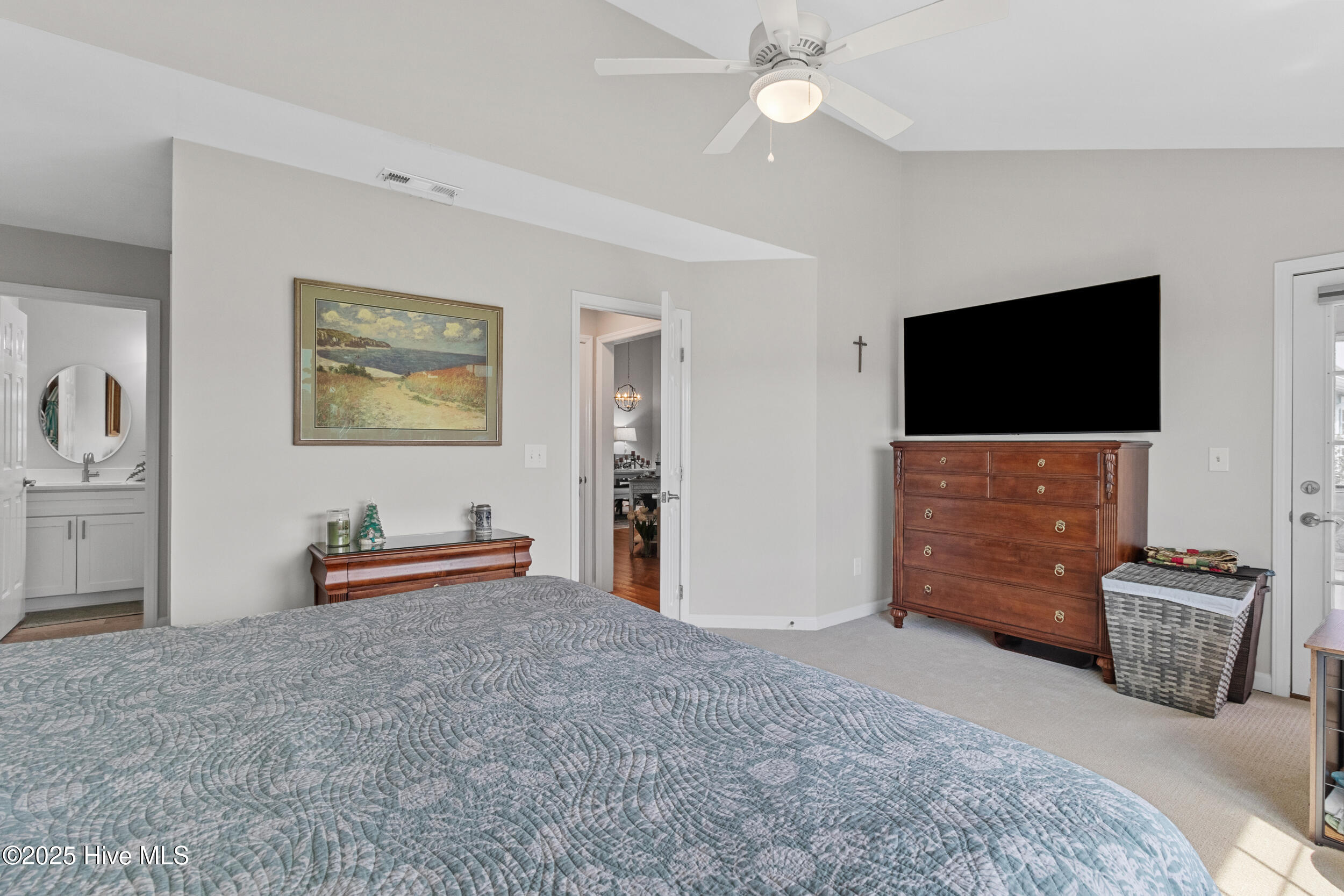 656 Settlers Lane, Kure Beach, NC 28449 – photo 23: Primary bed on Main
