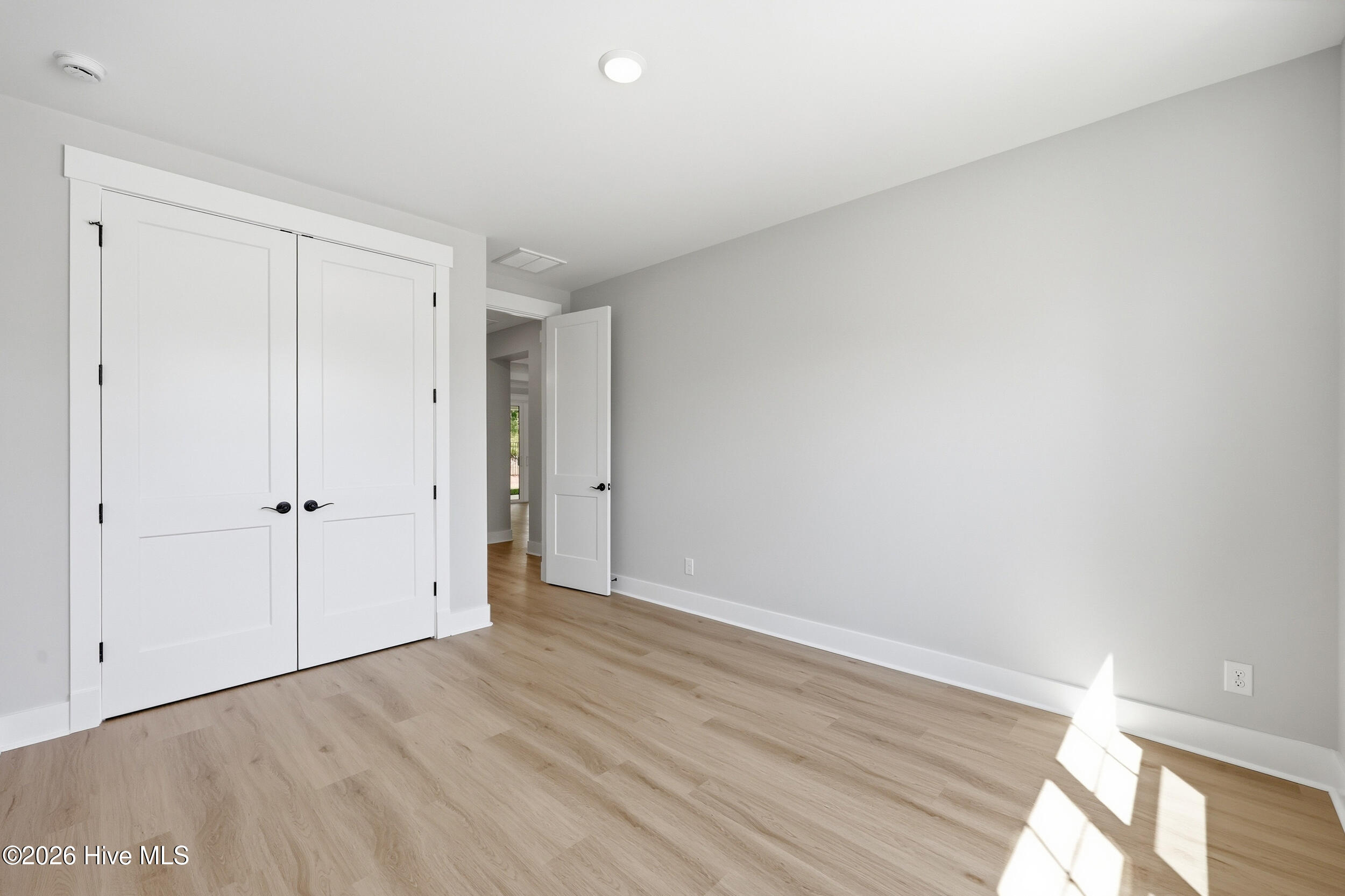 100551665 | Photo 33