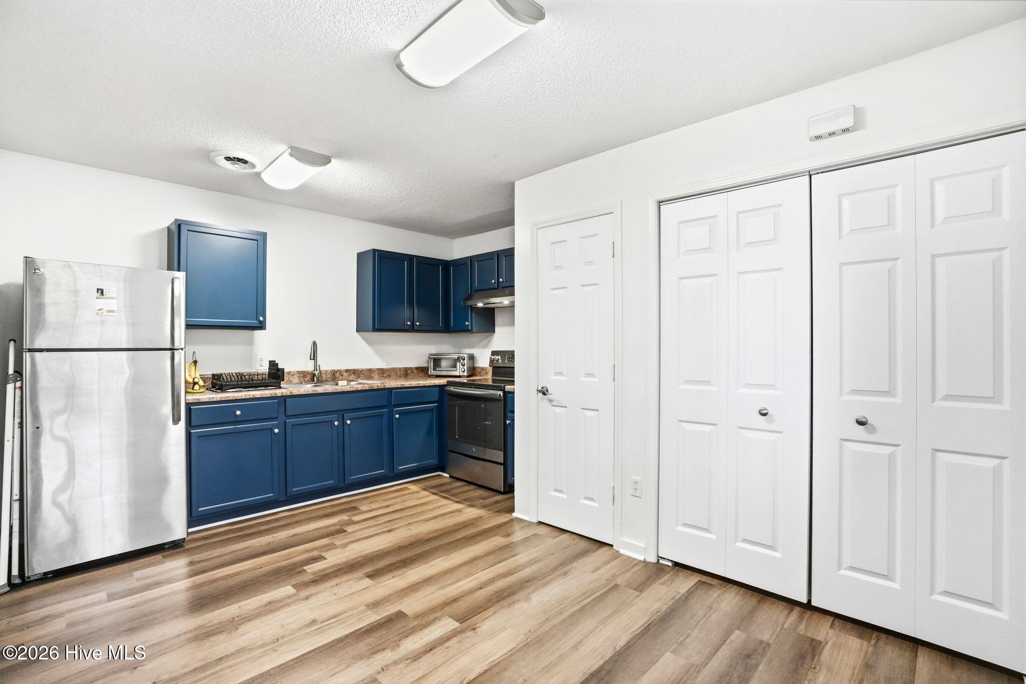 100566339 | Photo 16