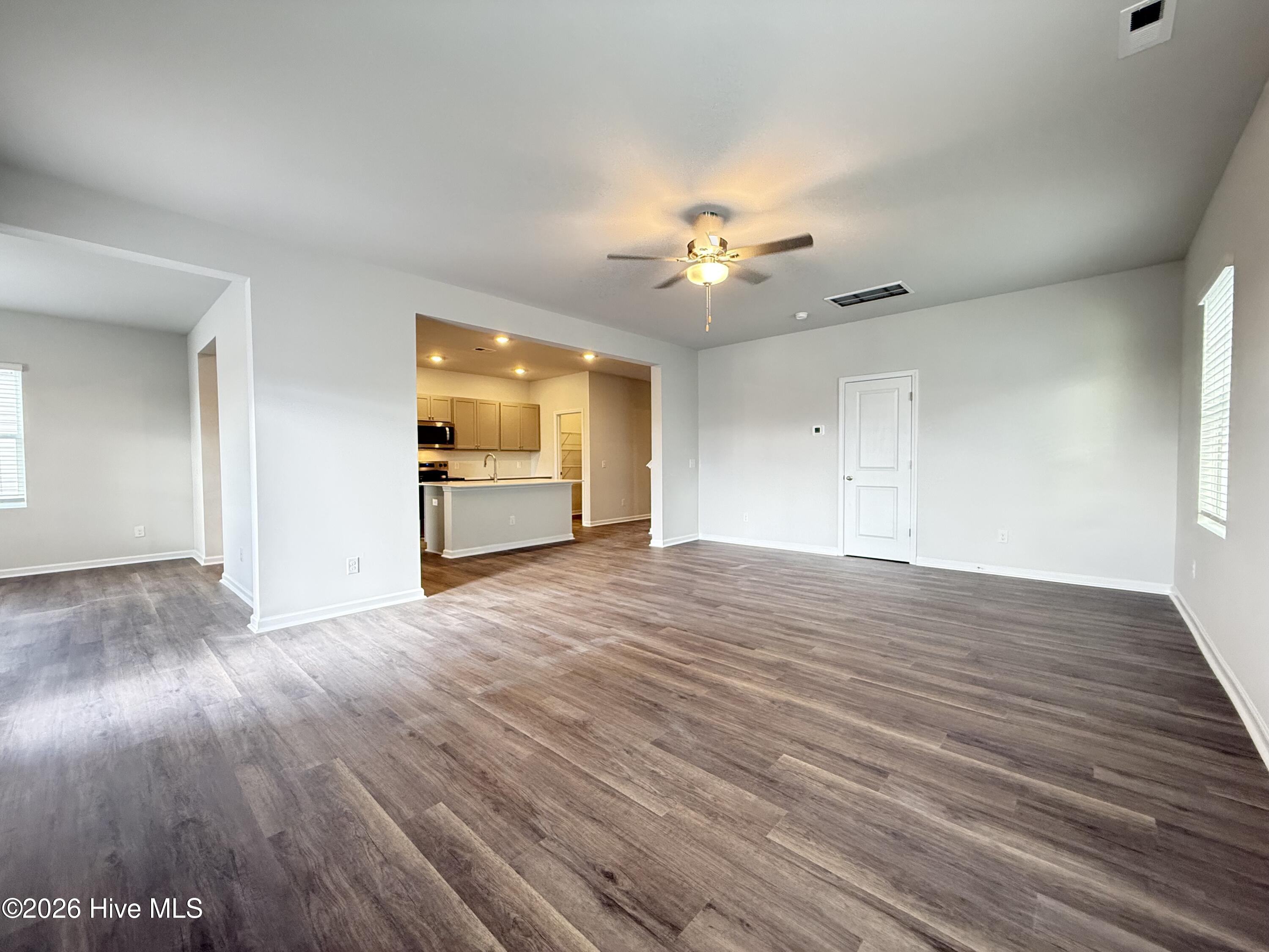 100525902 | Photo 10