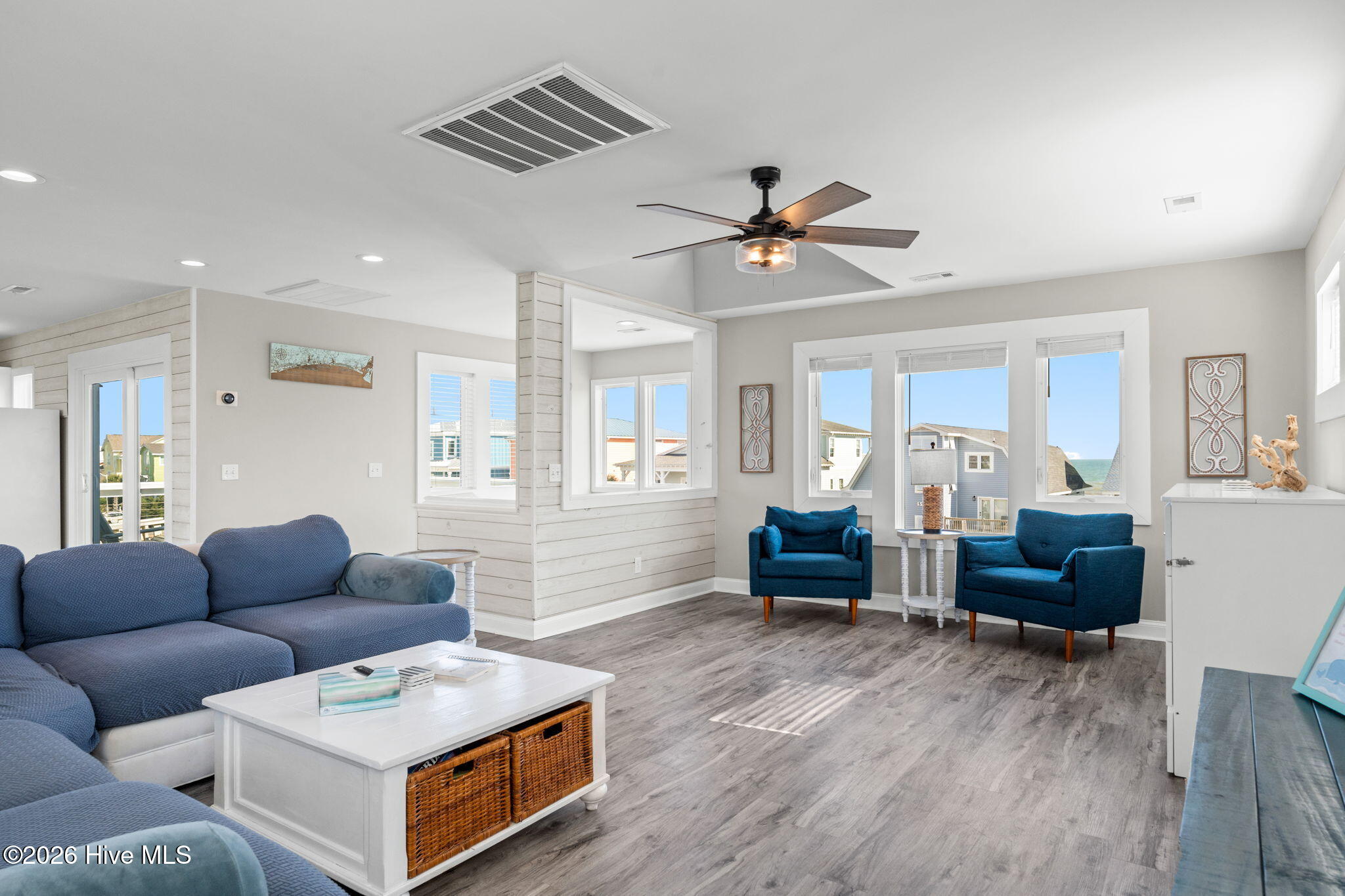 100568458 | Photo 12