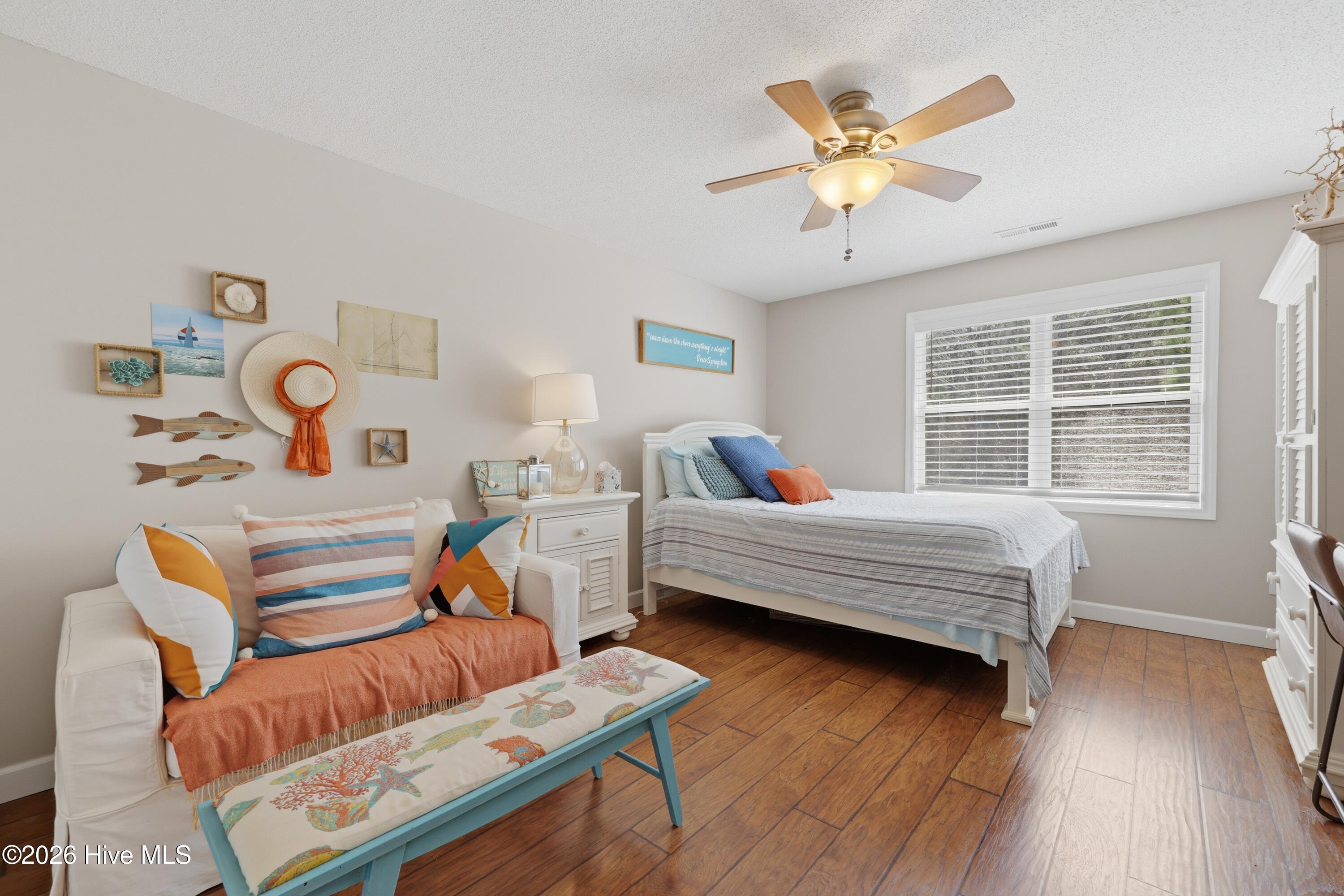 100561608 | Photo 22