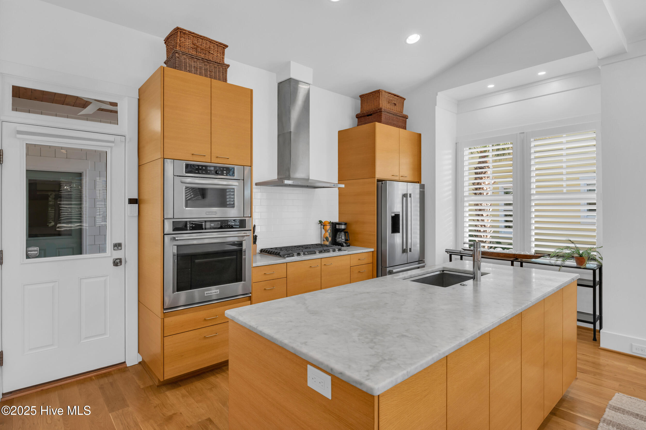 100532568 | Photo 15