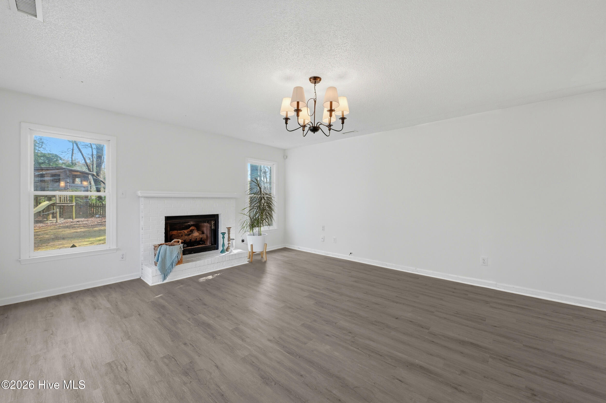 100559678 | Photo 10