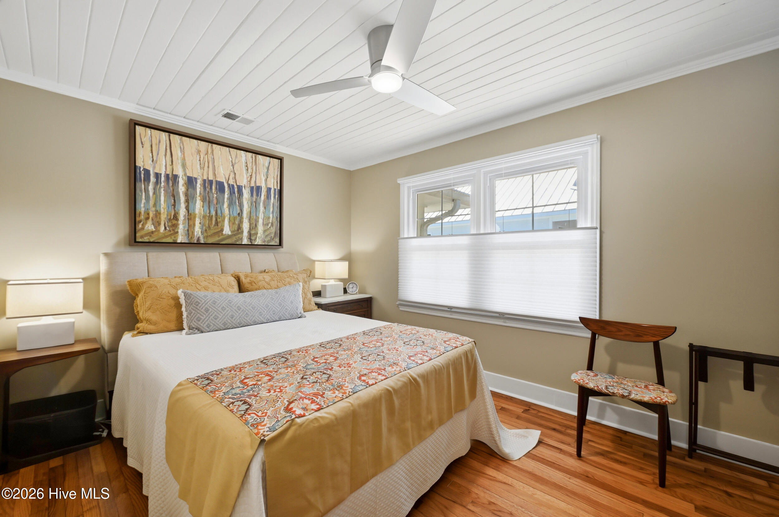 100570502 | Photo 25