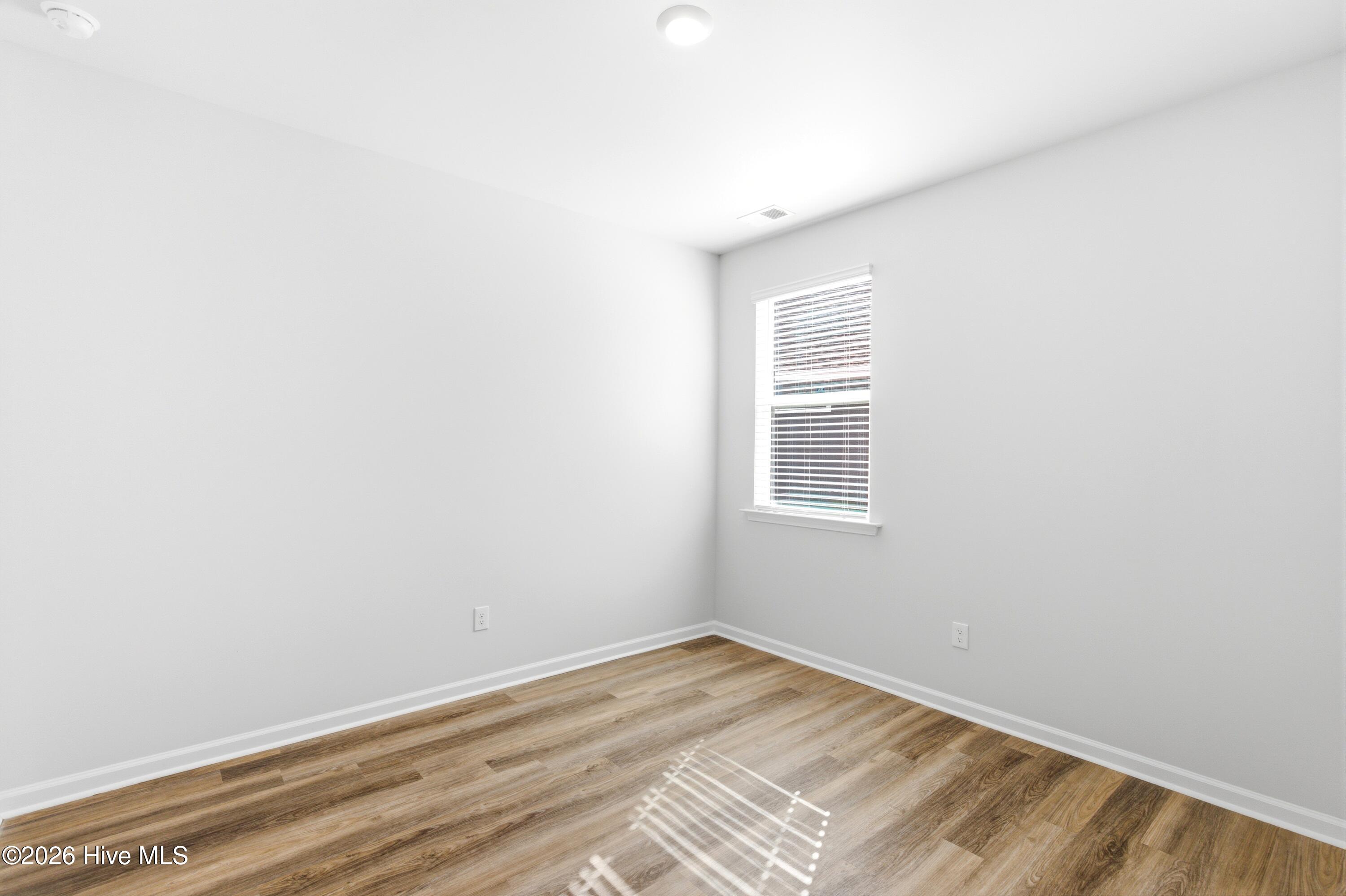 100563047 | Photo 44