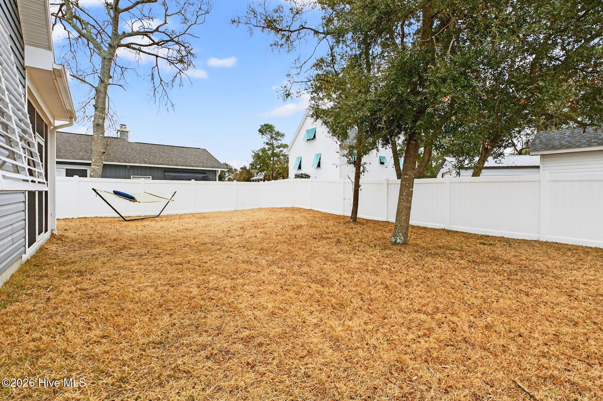 100557627 | Photo 33