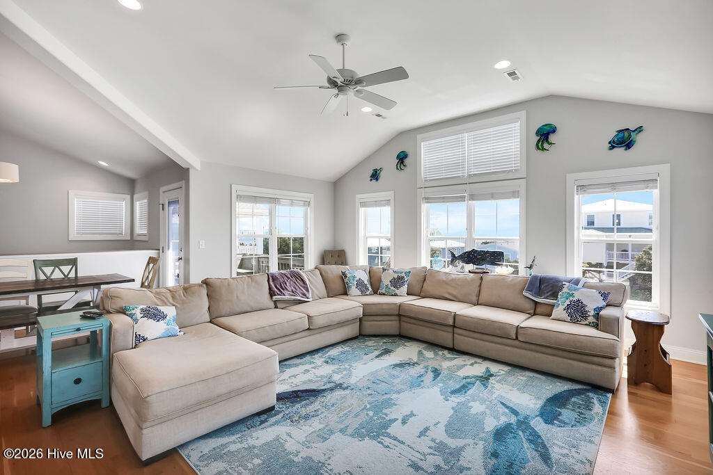 100565368 | Photo 19