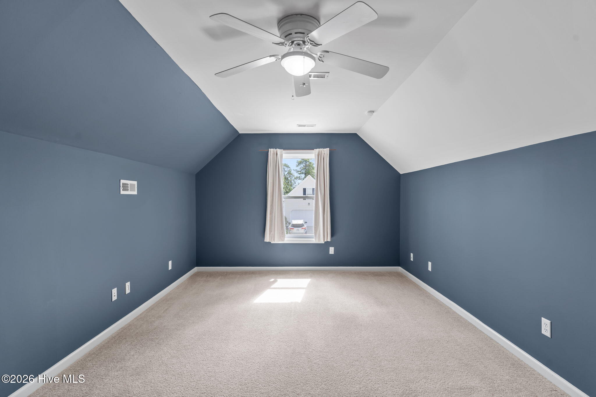 100565536 | Photo 34