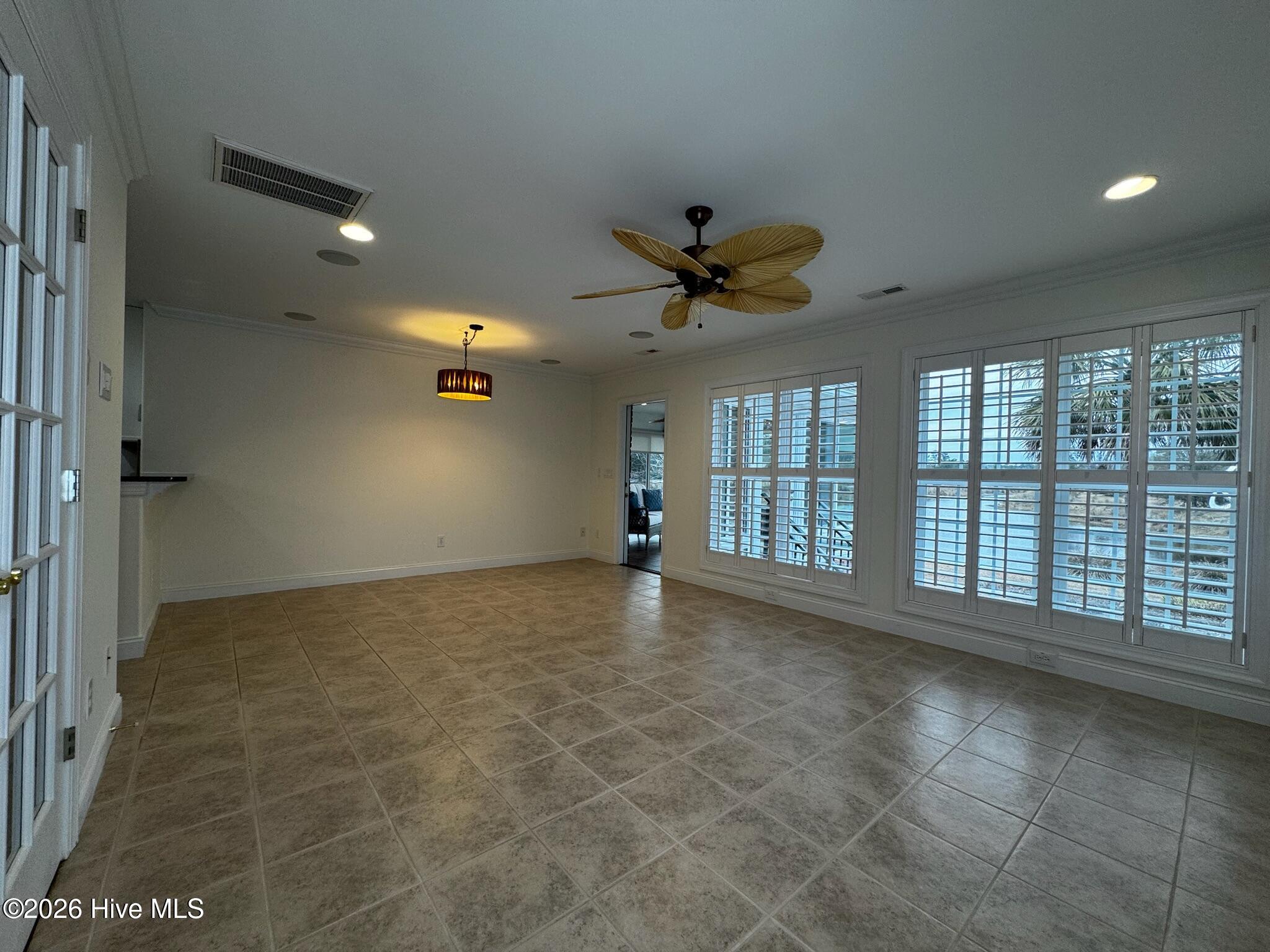 100558874 | Photo 13