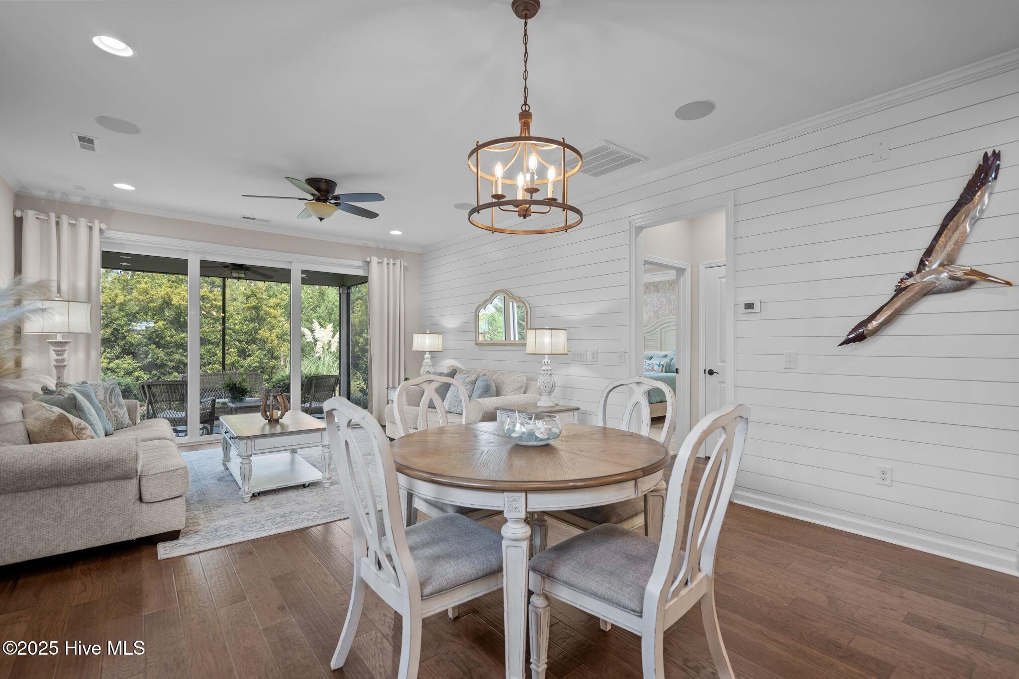 100528063 | Photo 17