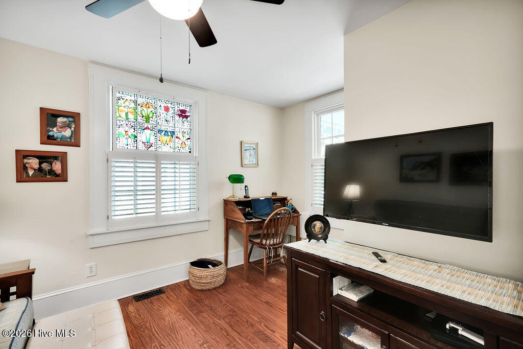 100563749 | Photo 26