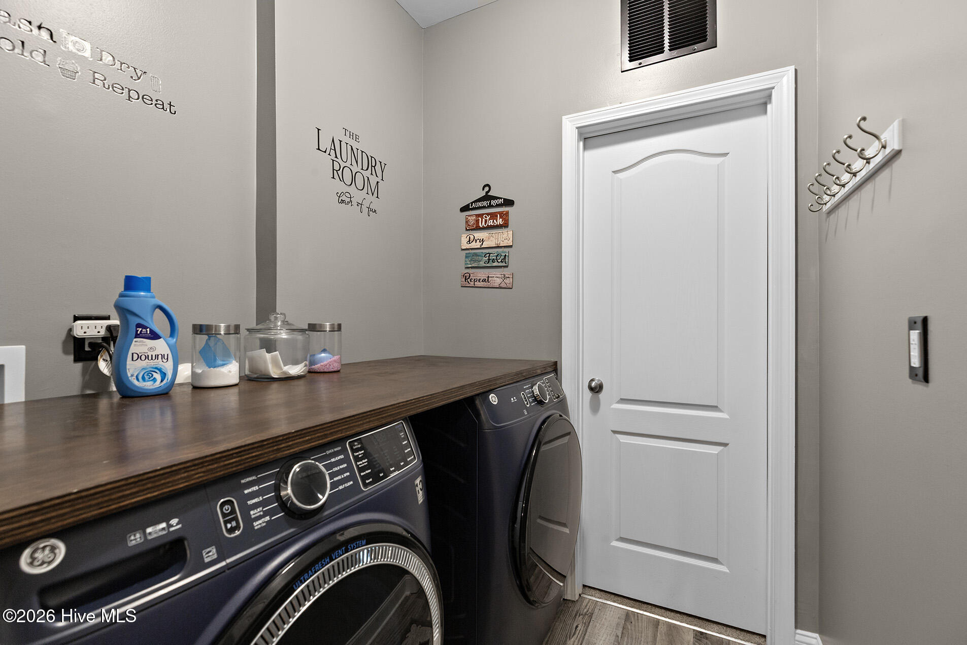 100549567 | Photo 27