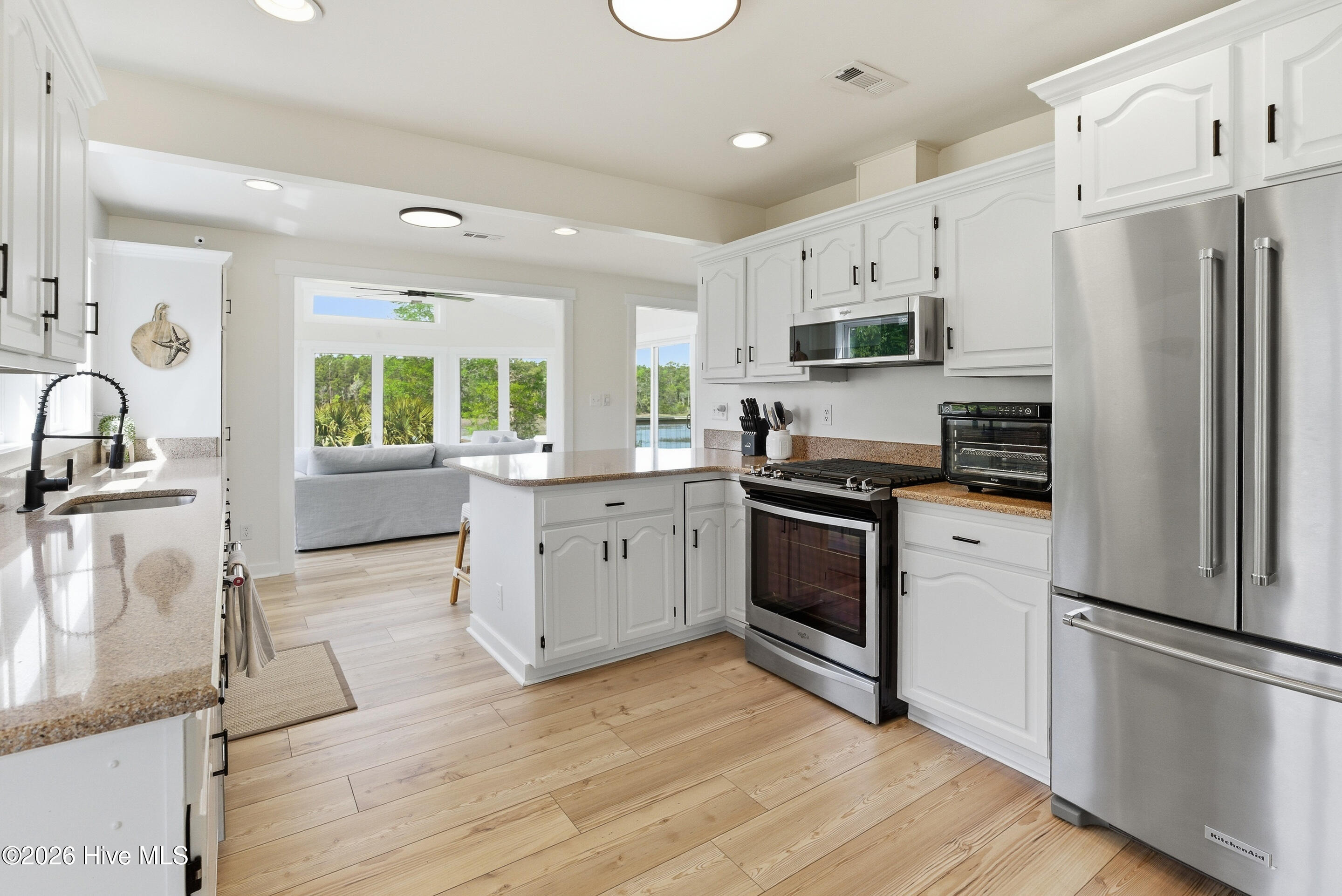 100556349 | Photo 13