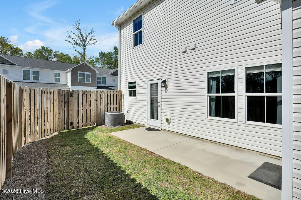 100565667 | Photo 34