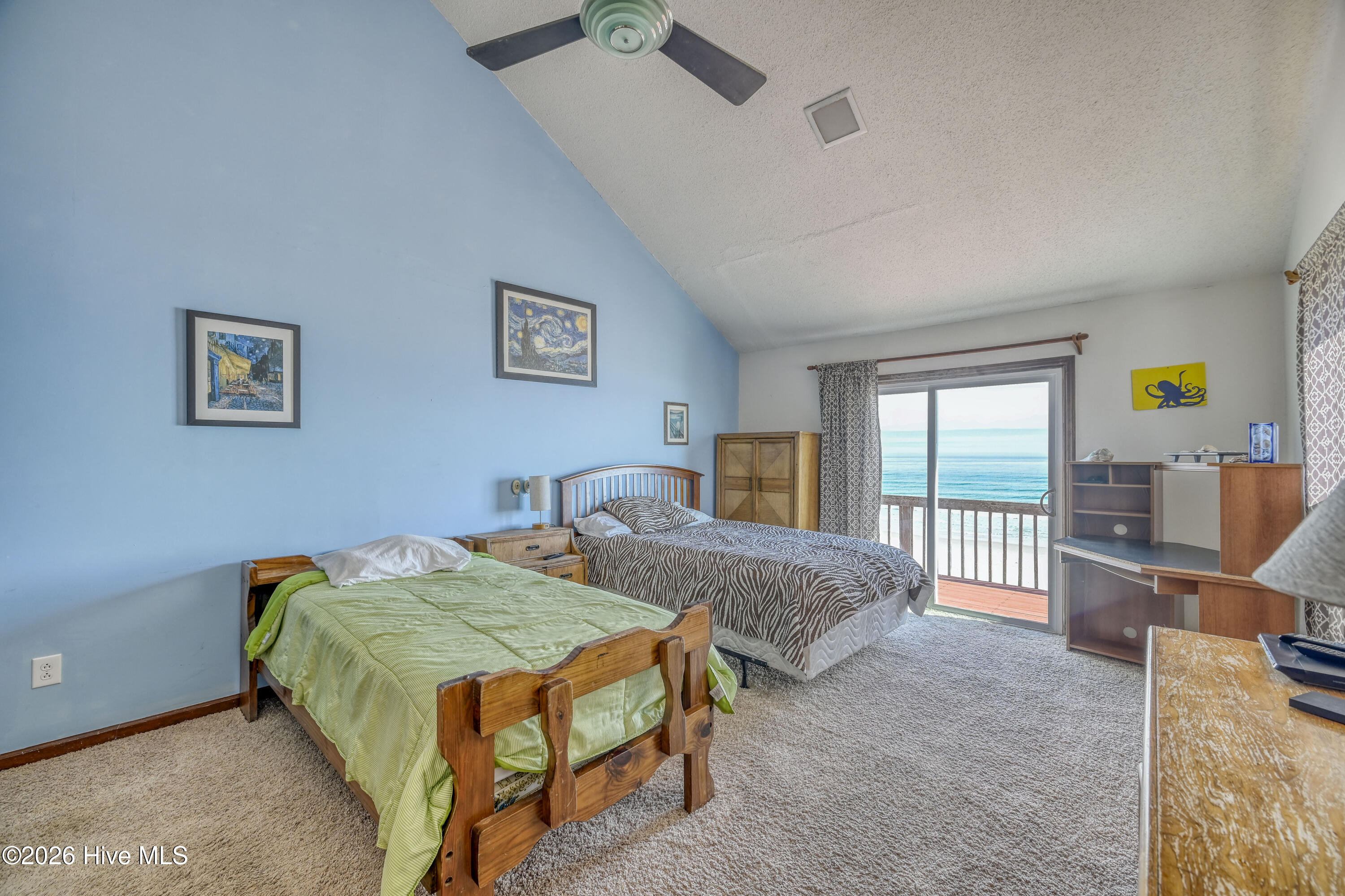 100557799 | Photo 25