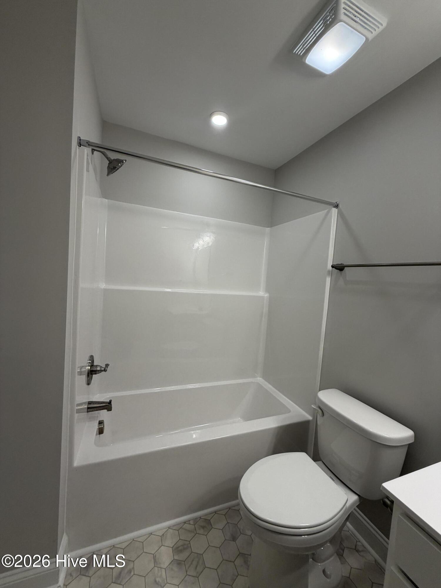 100558167 | Photo 23