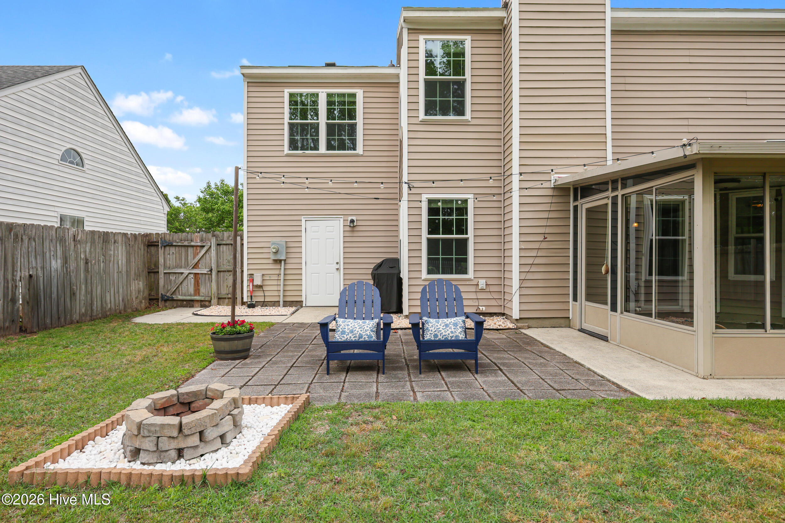 100565857 | Photo 25