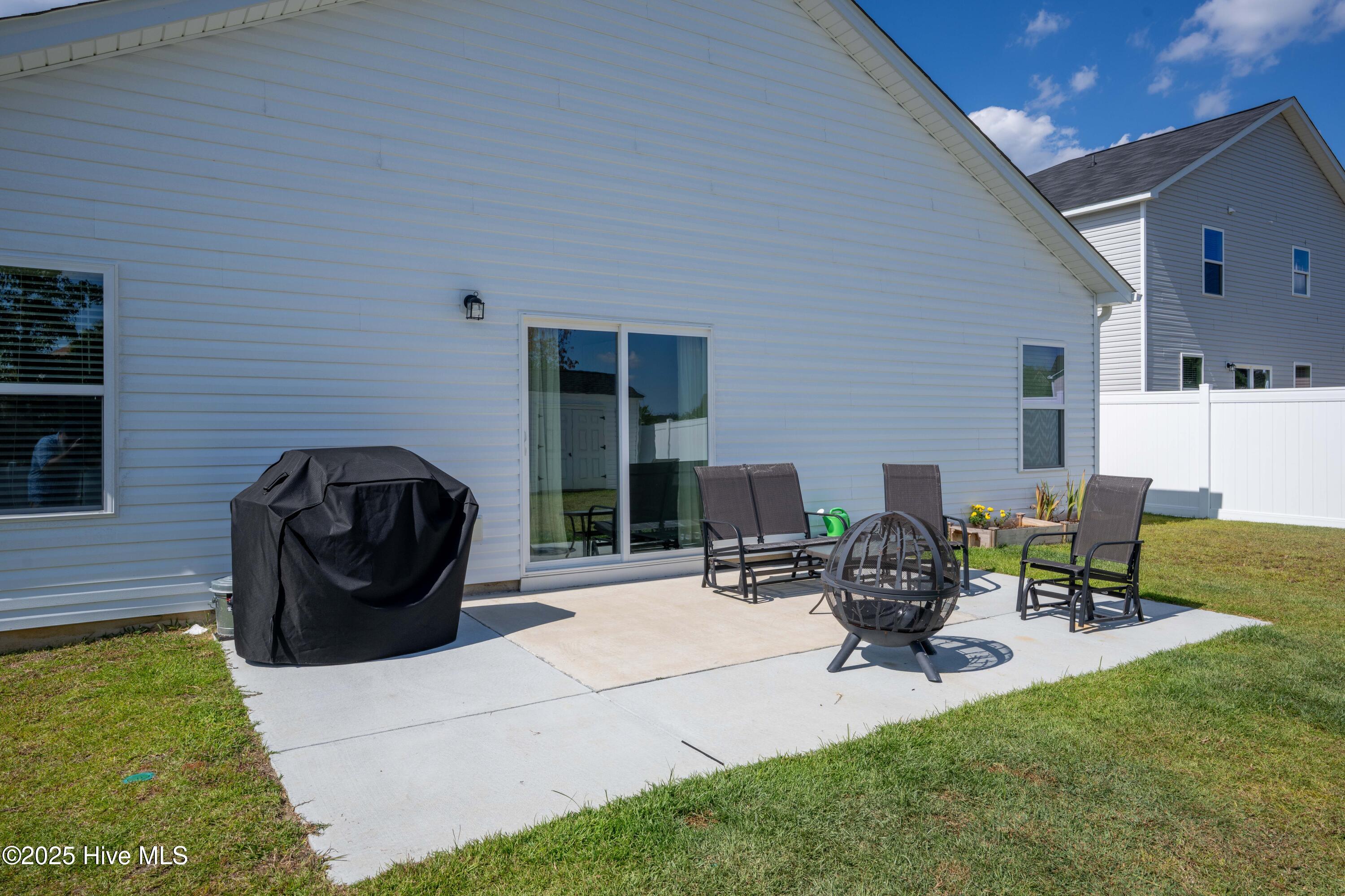 100529140 | Photo 23