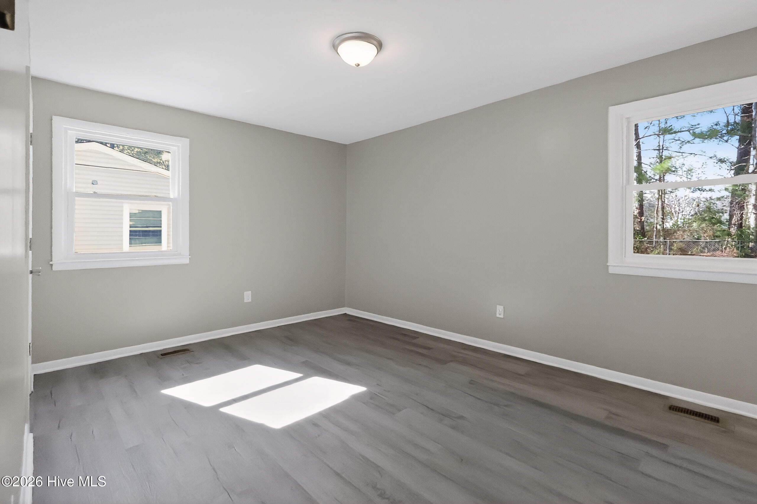 100557276 | Photo 14